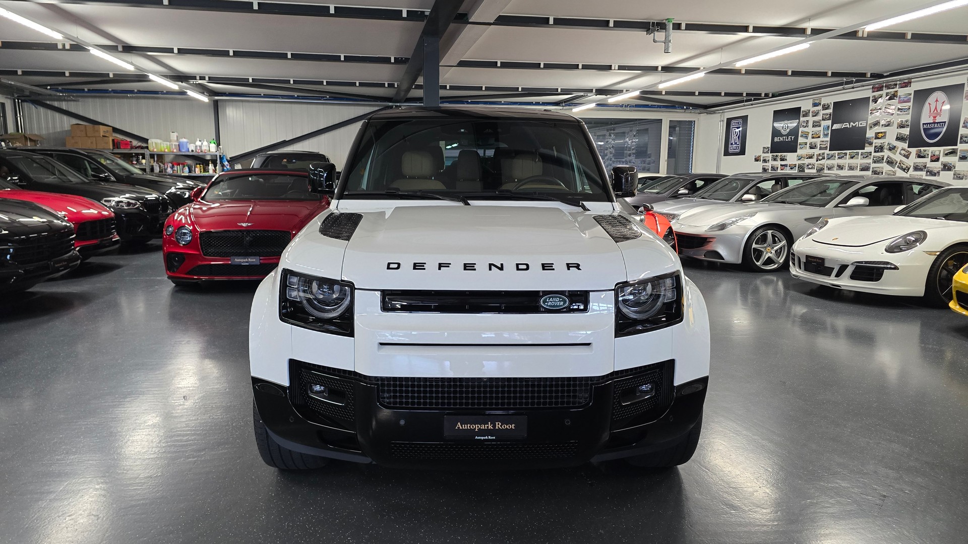 LAND ROVER Defender 130 P500 5.0 V8 AT8-image-11