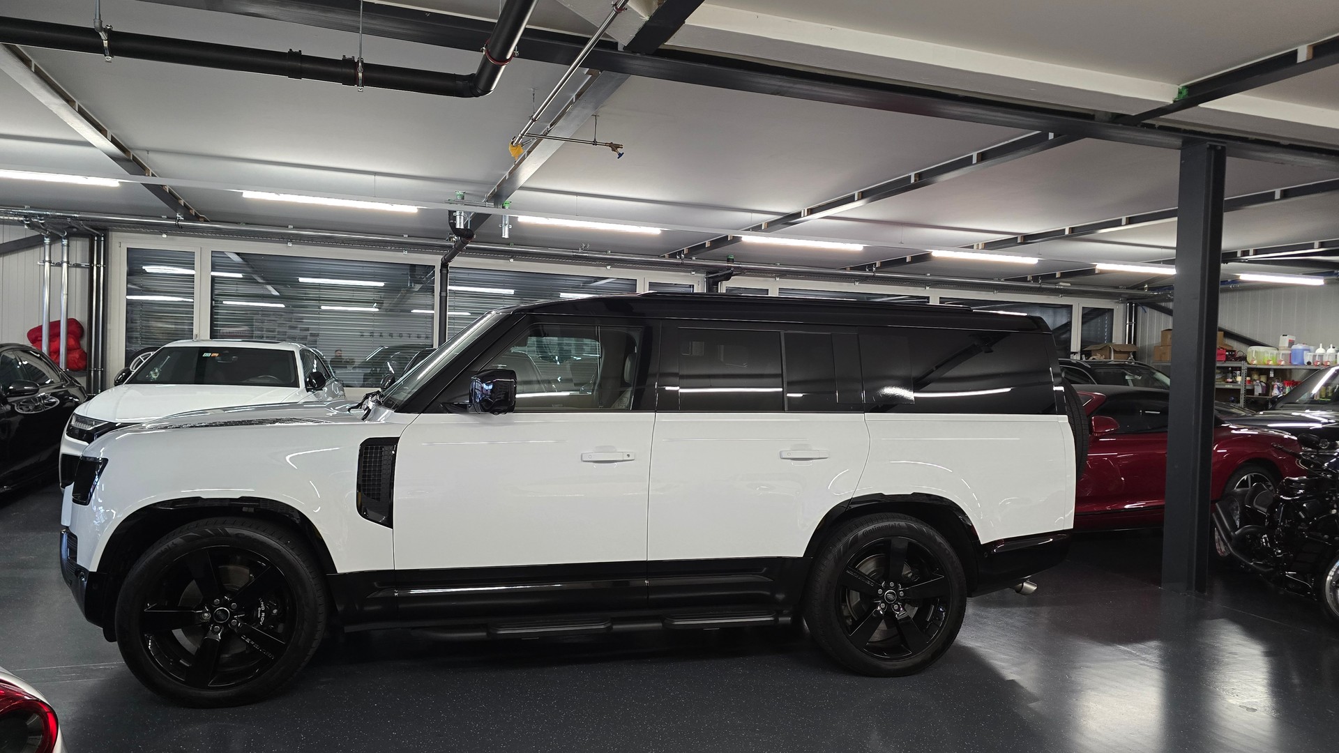 LAND ROVER Defender 130 P500 5.0 V8 AT8-image-9
