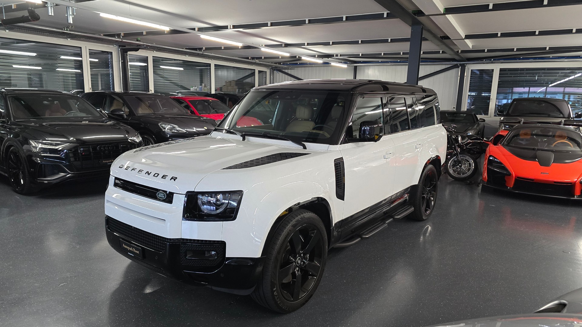 LAND ROVER Defender 130 P500 5.0 V8 AT8-image-10