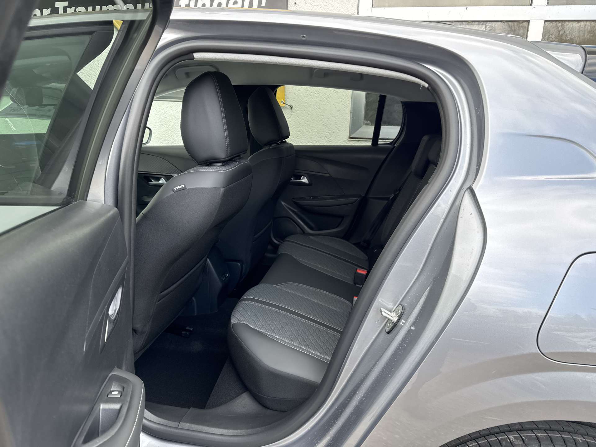 PEUGEOT 208 1.2 MHEV 110 Allure Automat-image-7