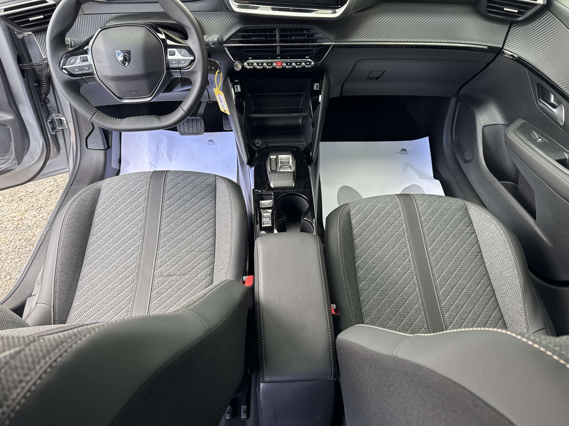 PEUGEOT 208 1.2 MHEV 110 Allure Automat-image-13