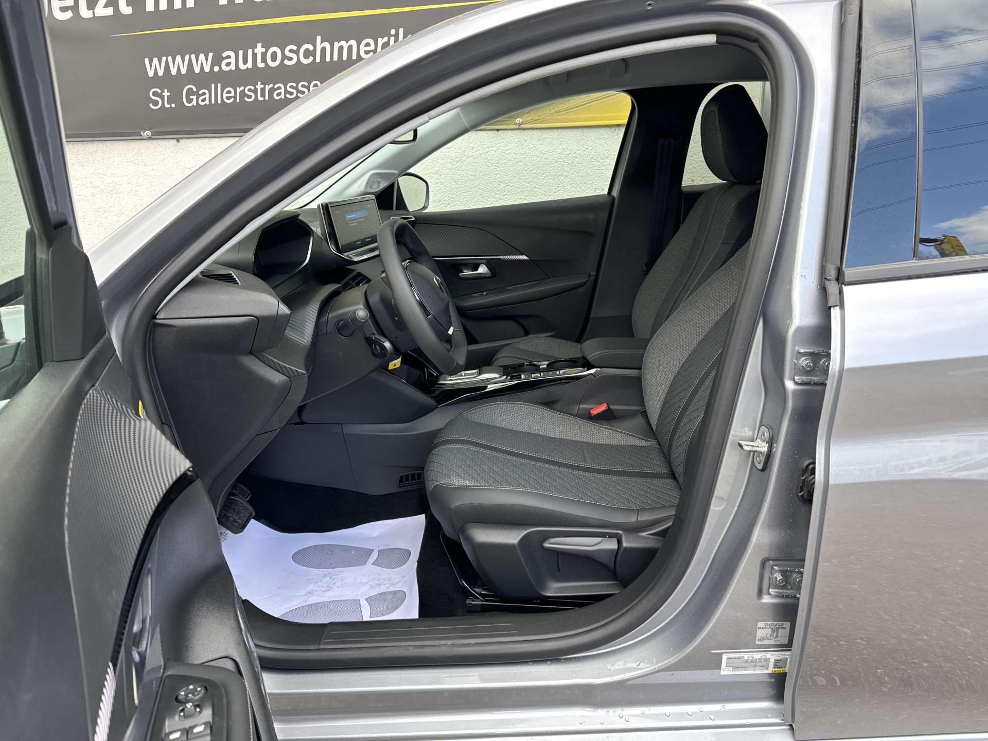 PEUGEOT 208 1.2 MHEV 110 Allure Automat-image-6