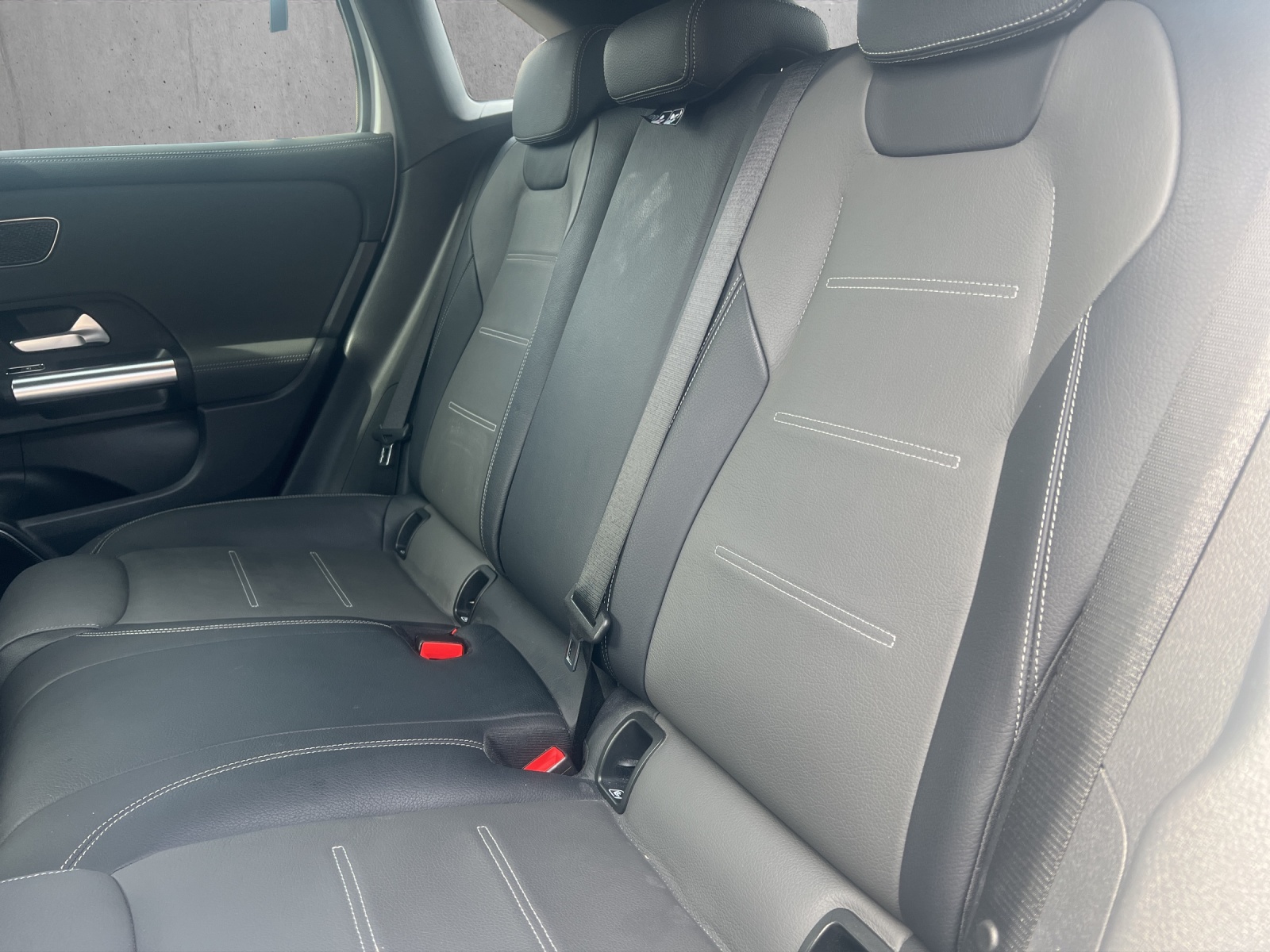 MERCEDES-BENZ GLA 250 4Matic AMG Line 8G-DCT-image-17