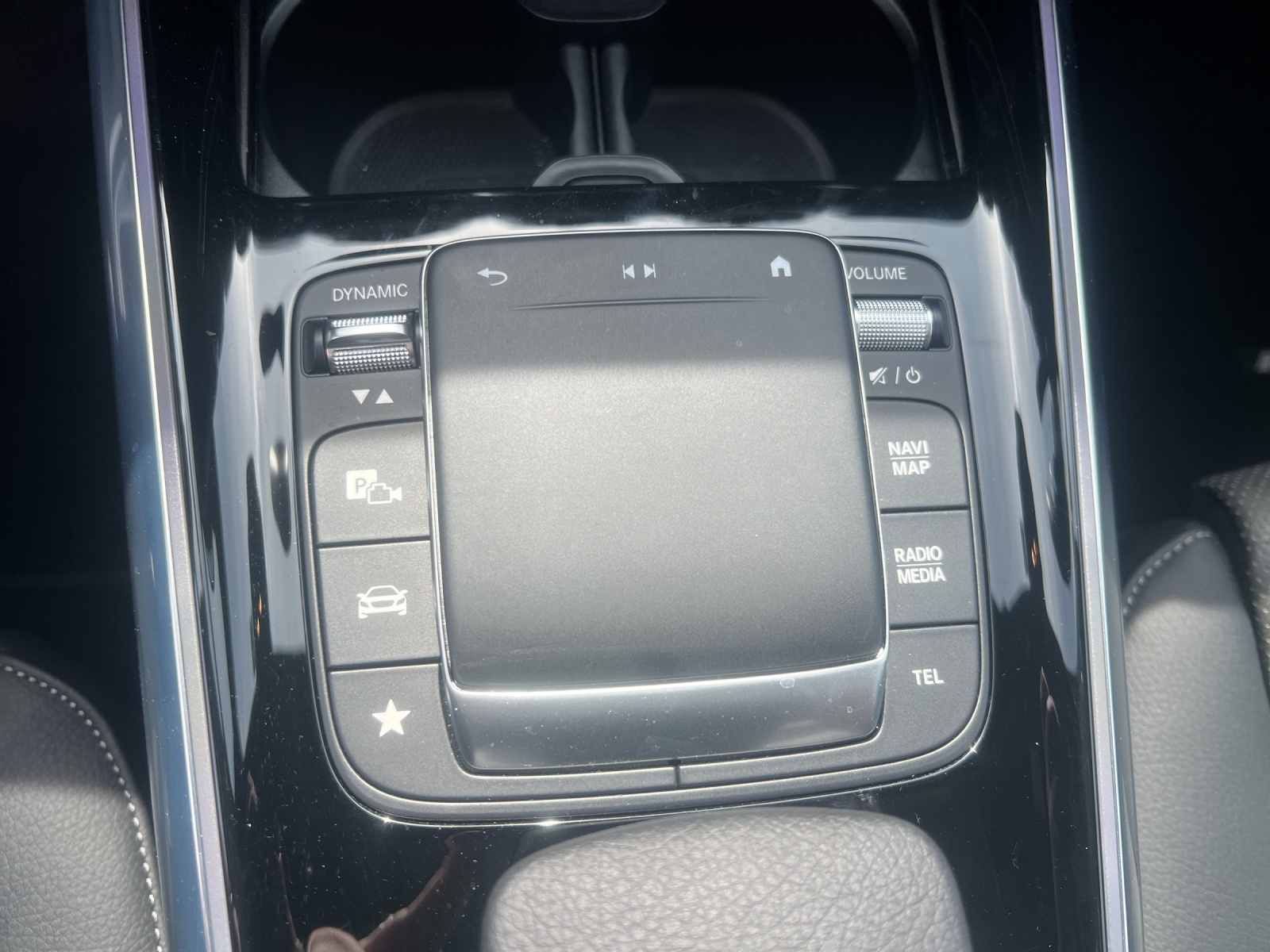 MERCEDES-BENZ GLA 250 4Matic AMG Line 8G-DCT-image-10