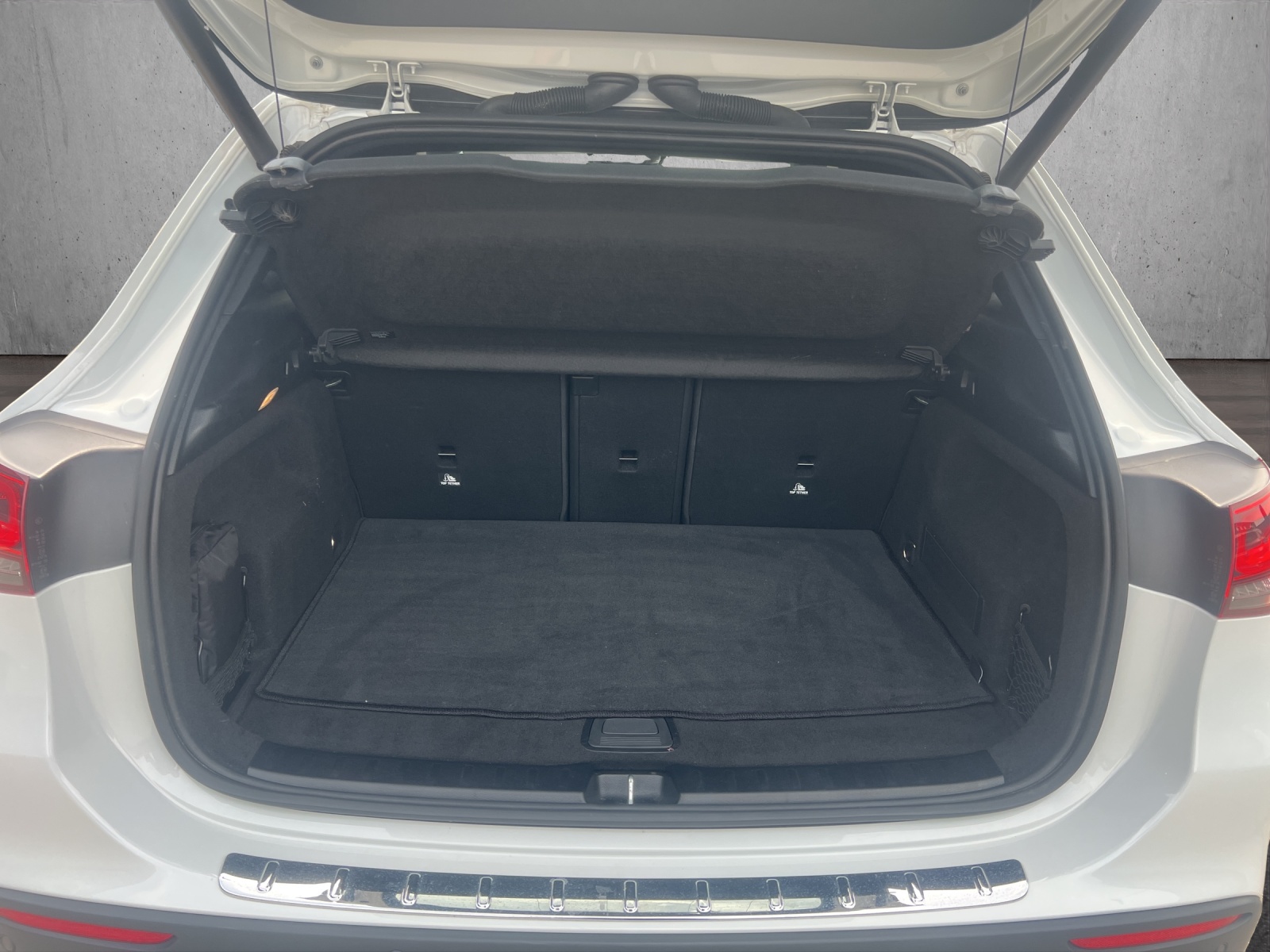 MERCEDES-BENZ GLA 250 4Matic AMG Line 8G-DCT-image-18