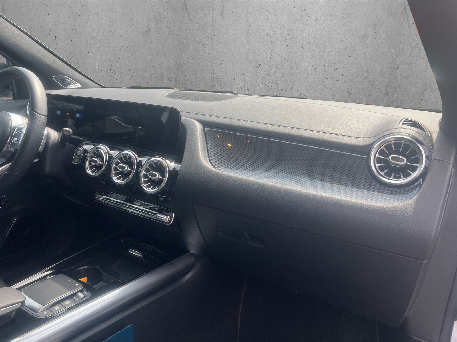 MERCEDES-BENZ GLA 250 4Matic AMG Line 8G-DCT-image-11