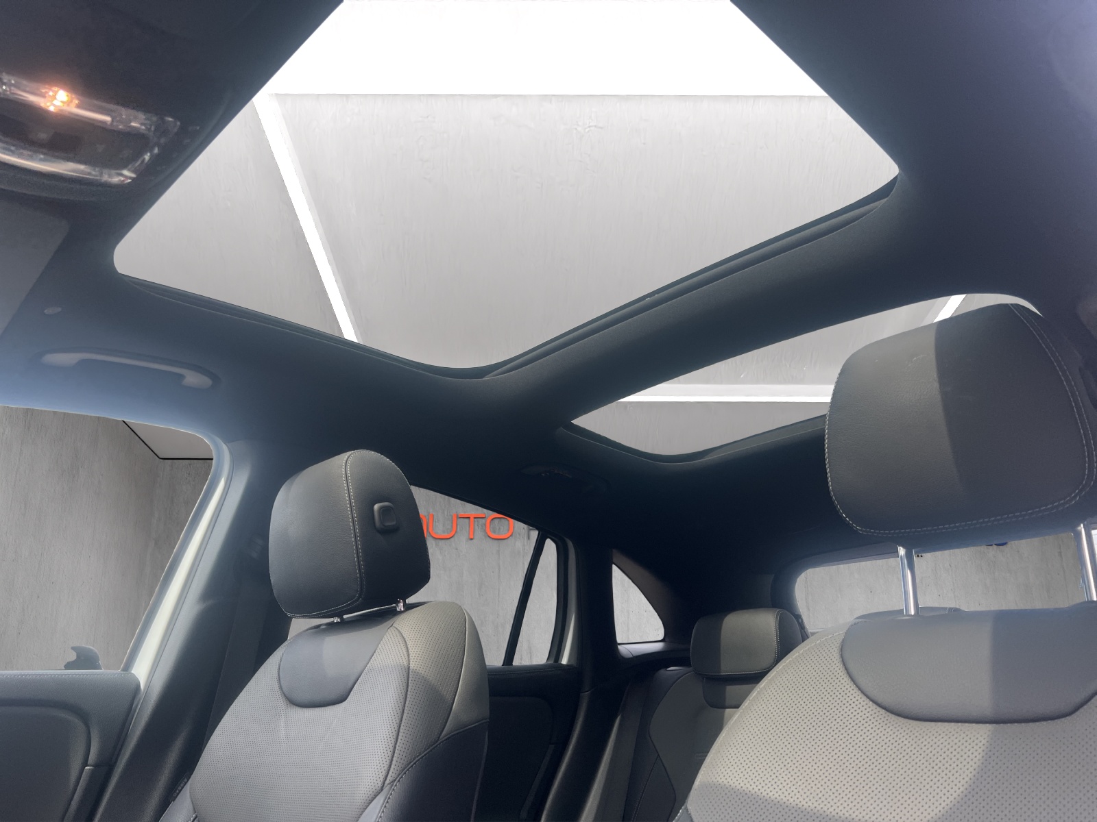 MERCEDES-BENZ GLA 250 4Matic AMG Line 8G-DCT-image-13