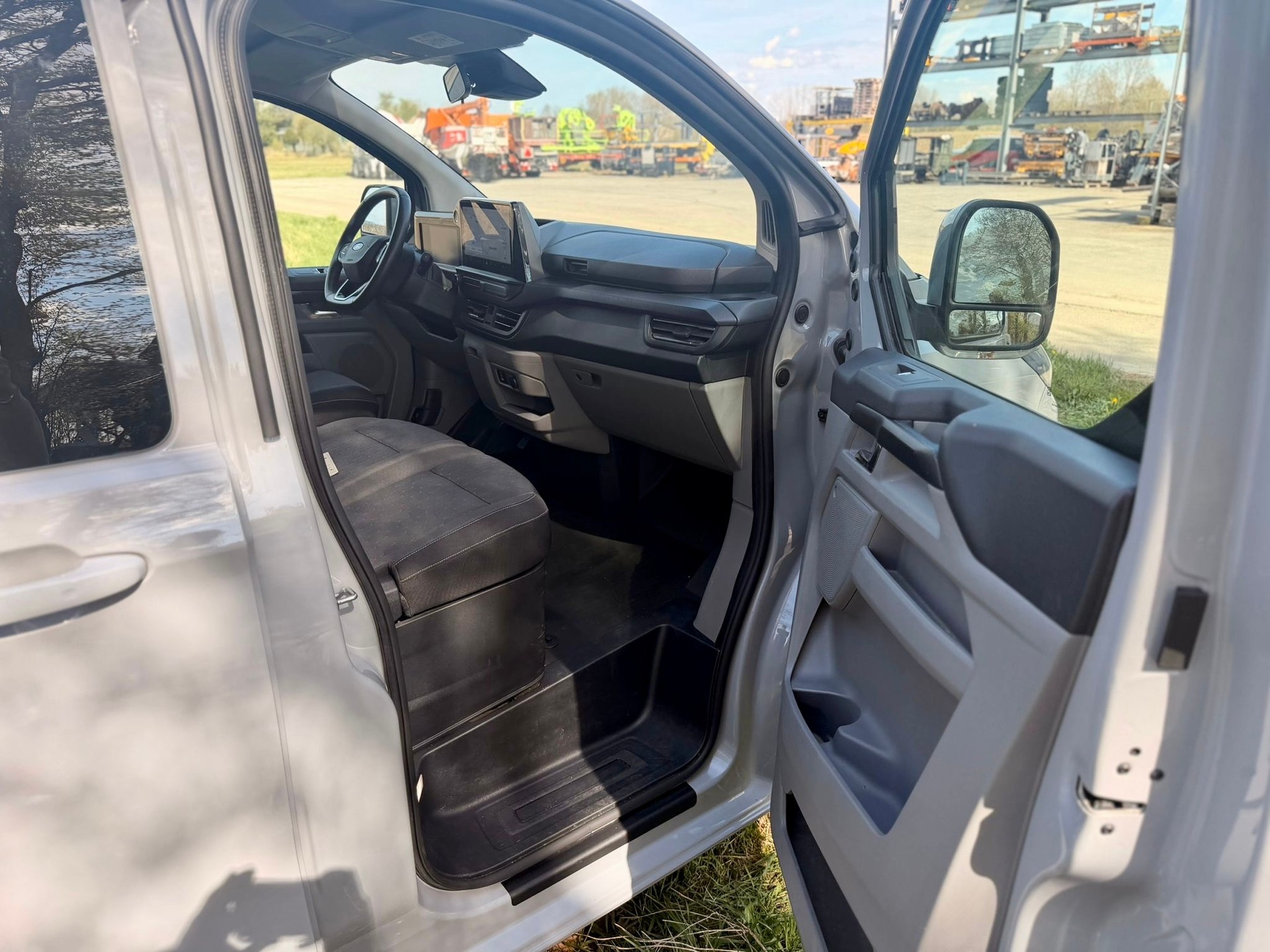 FORD Transit Custom Van 300 L2H1 Trend Automat-image-8