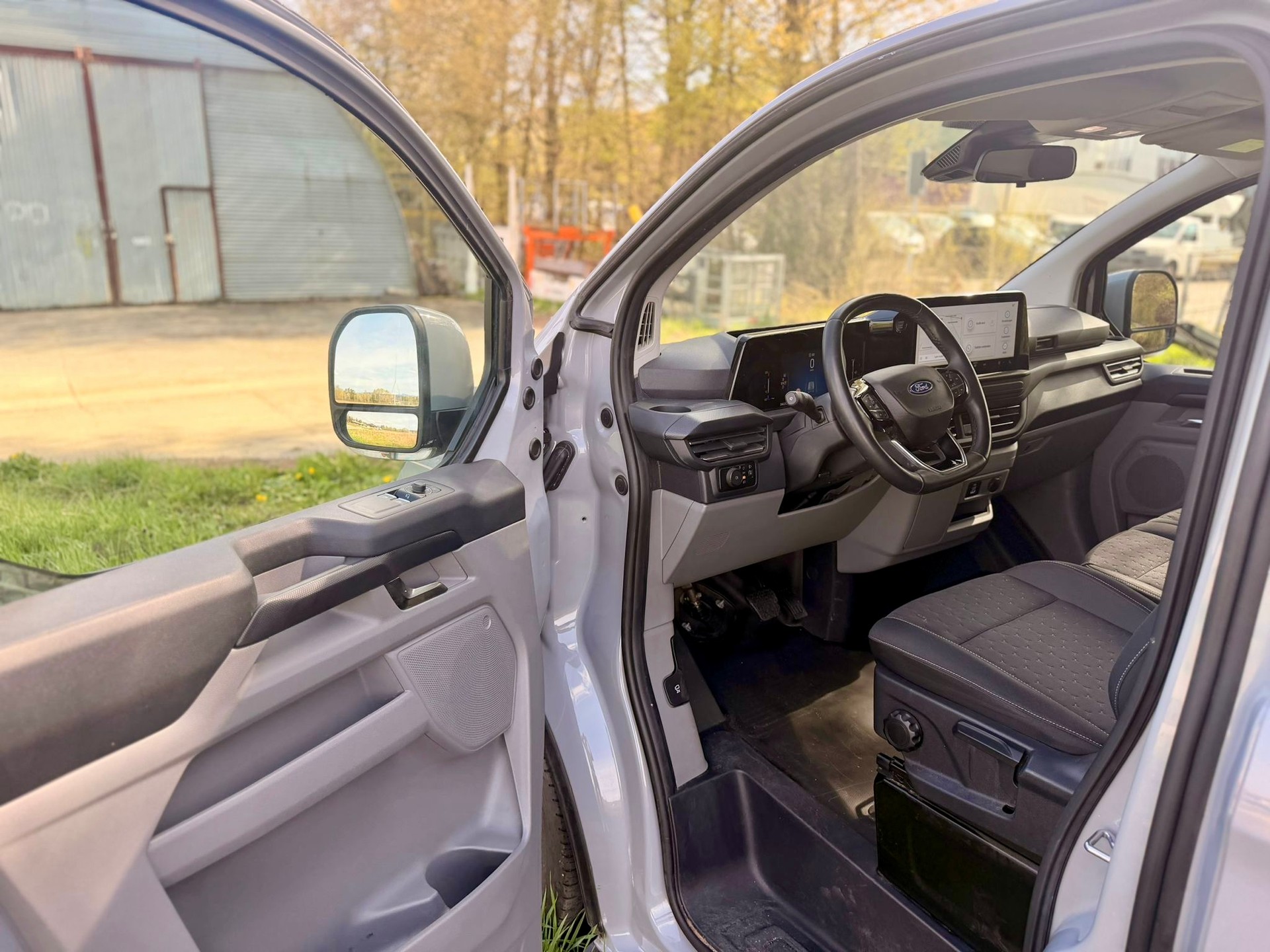 FORD Transit Custom Van 300 L2H1 Trend Automat-image-12