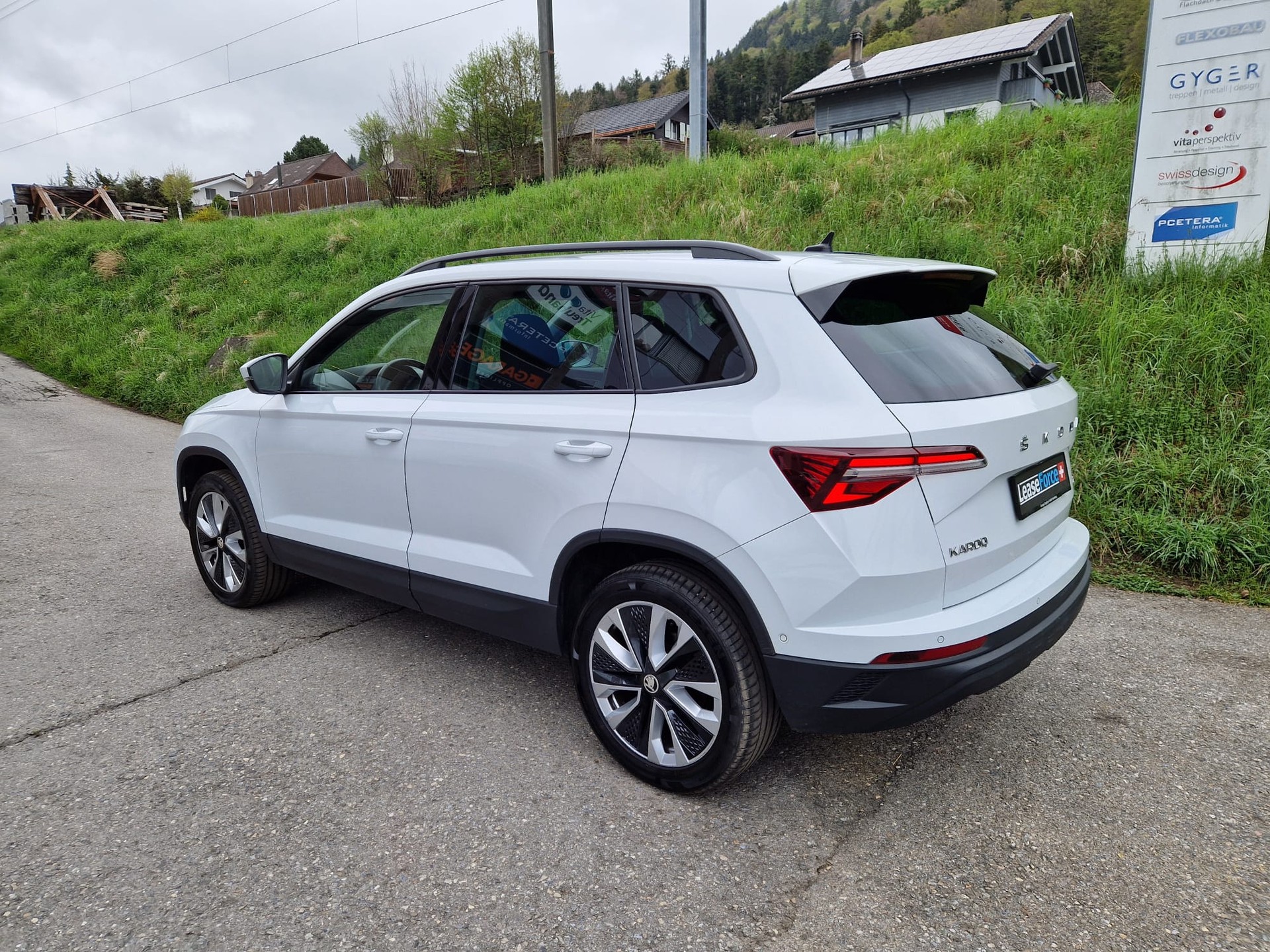 SKODA Karoq 2.0 TDI CR Style 4x4 DSG-image-4