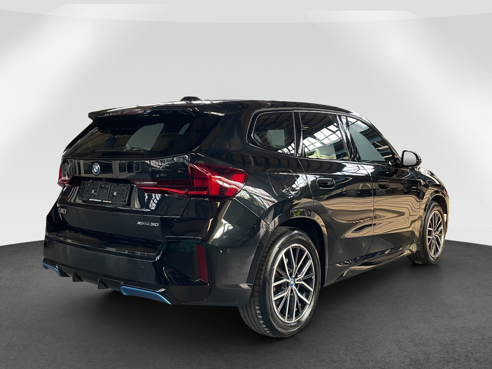 BMW iX1 30 xDrive-image-5