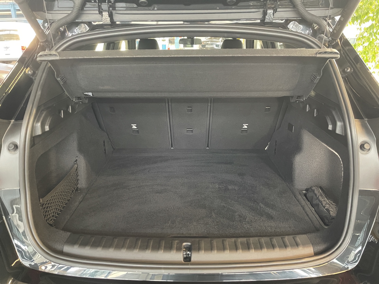 BMW iX1 30 xDrive-image-10