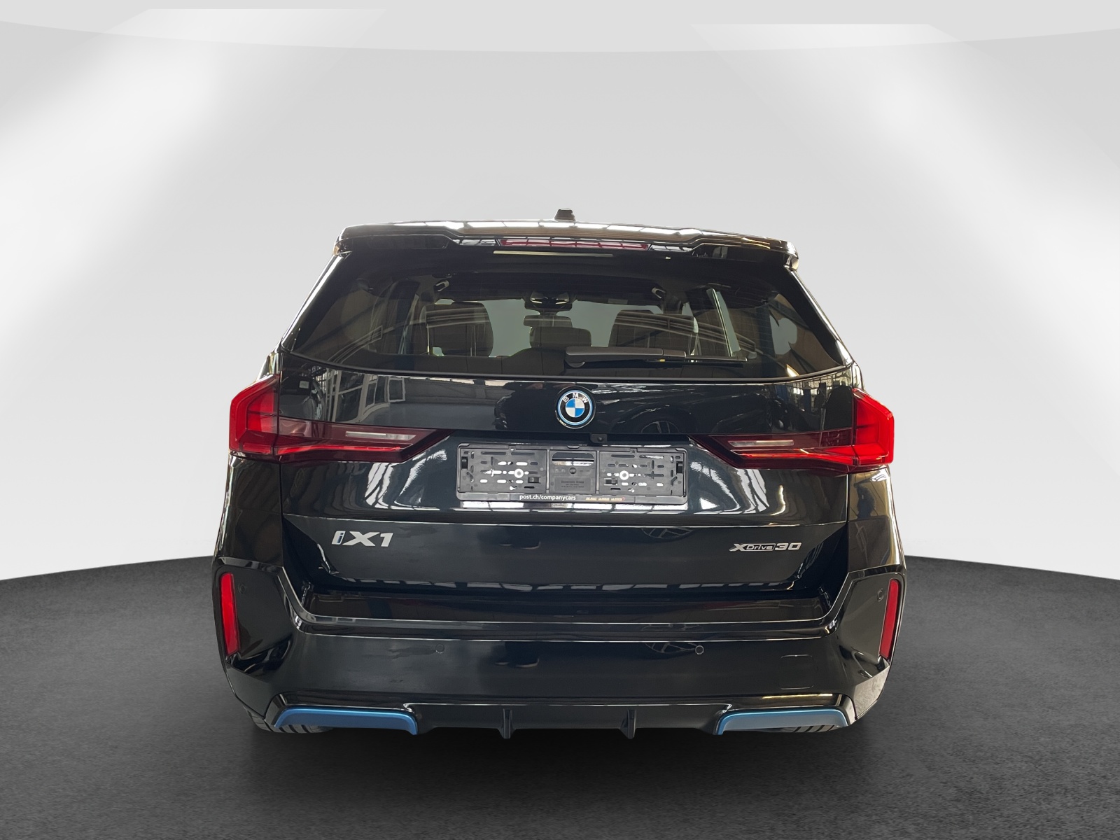 BMW iX1 30 xDrive-image-4
