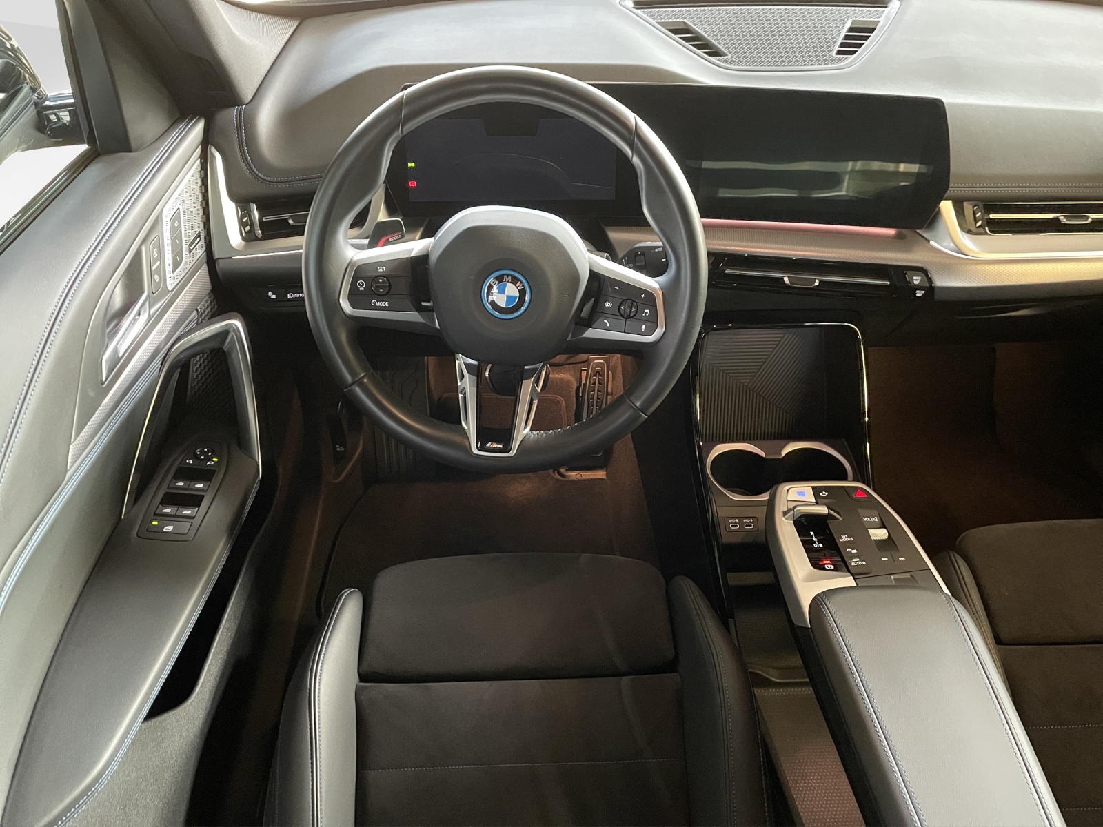 BMW iX1 30 xDrive-image-7