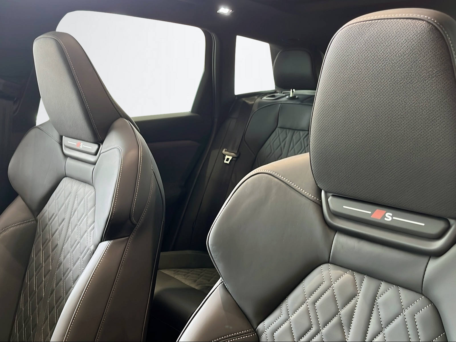 AUDI SQ6 e-tron quattro-image-12