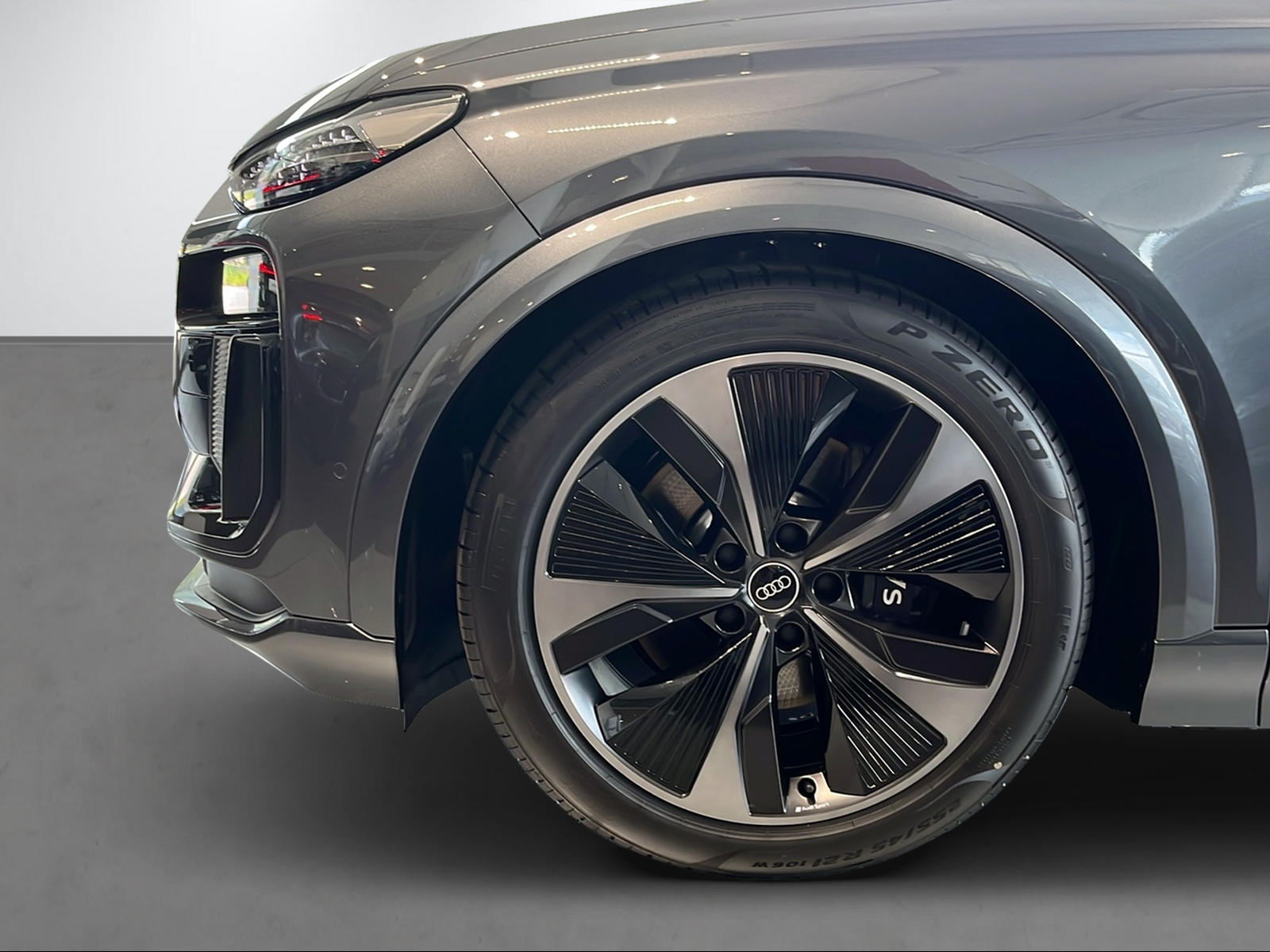 AUDI SQ6 e-tron quattro-image-4