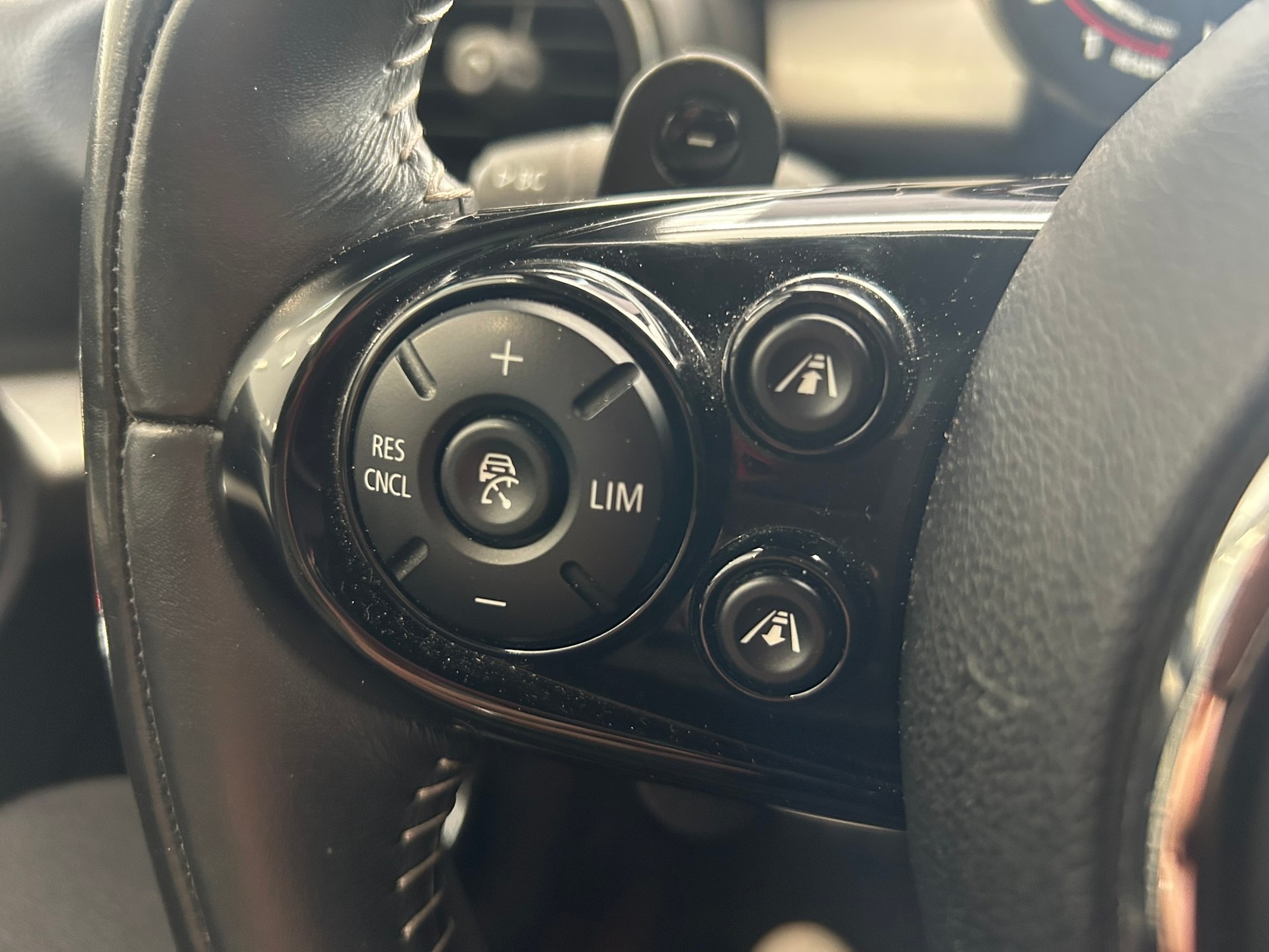 MINI Cooper John Cooper Works Steptronic-image-16
