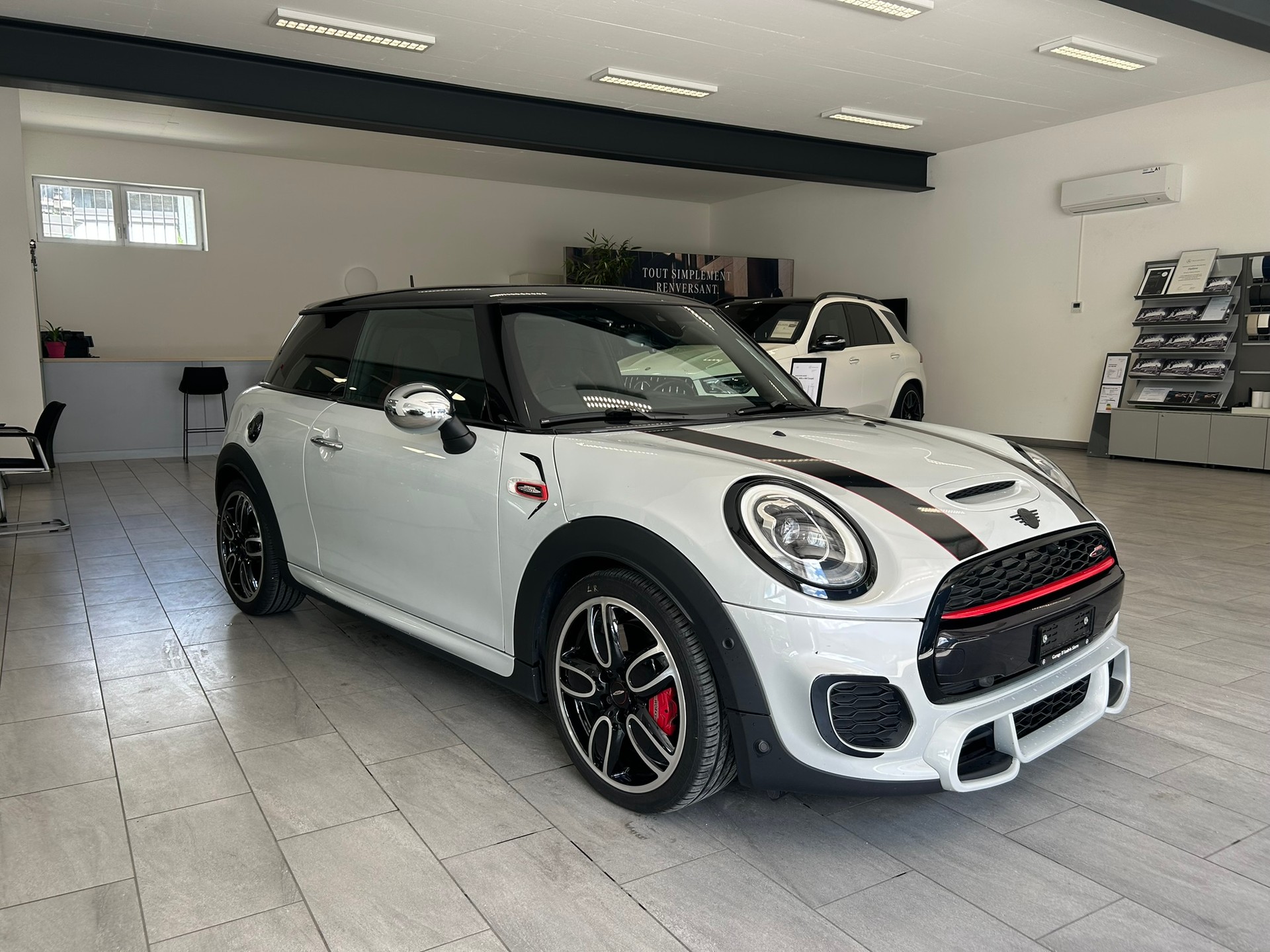 MINI Cooper John Cooper Works Steptronic-showroom-element-2