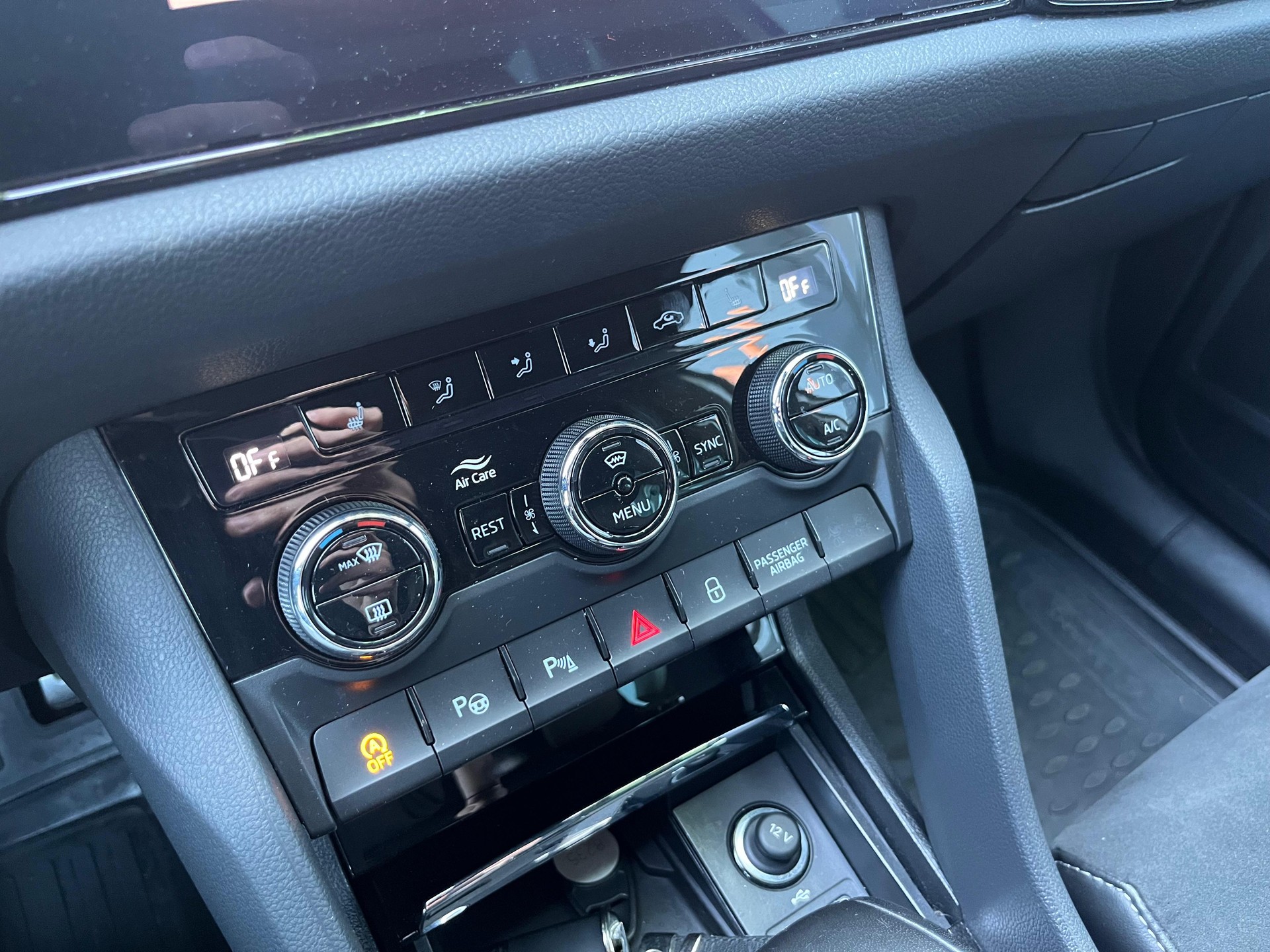 SKODA Kodiaq 2.0 TSI 4x4 SportLine-image-17