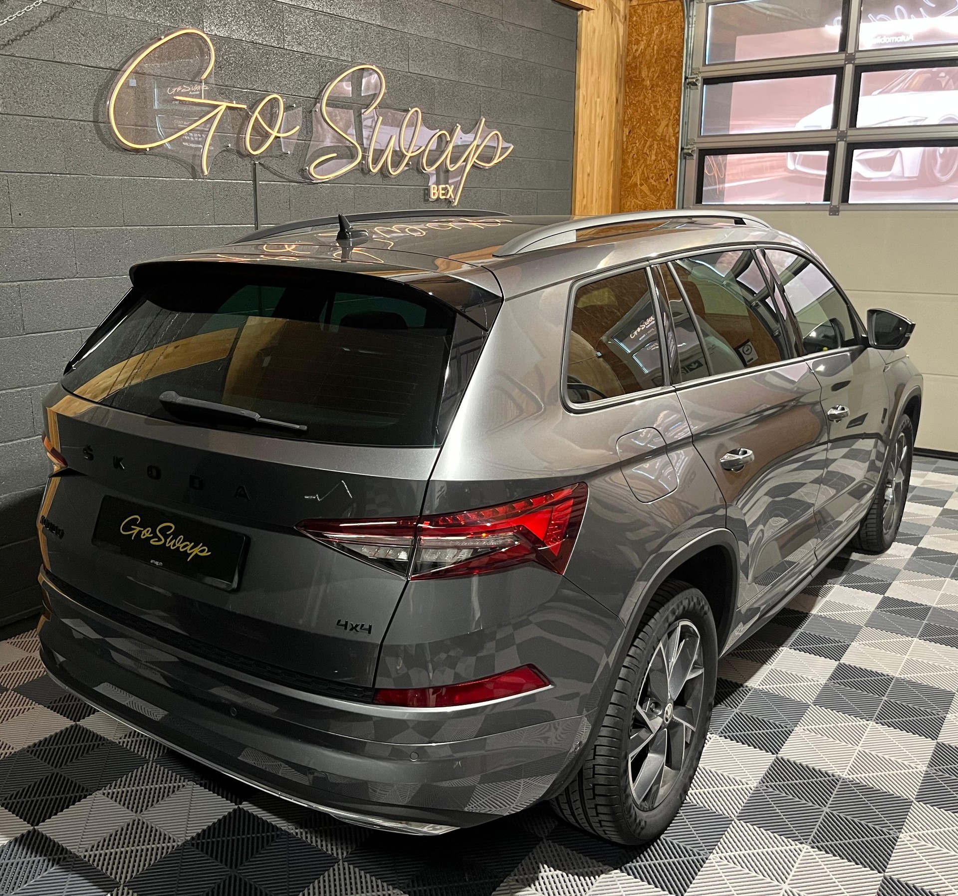 SKODA Kodiaq 2.0 TSI 4x4 SportLine-image-2