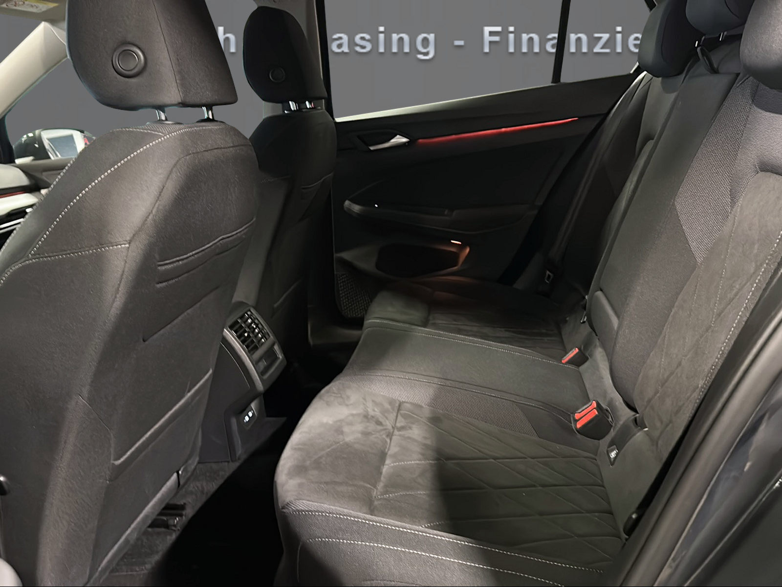 VW Golf 1.5 TSI ACT Life-image-11