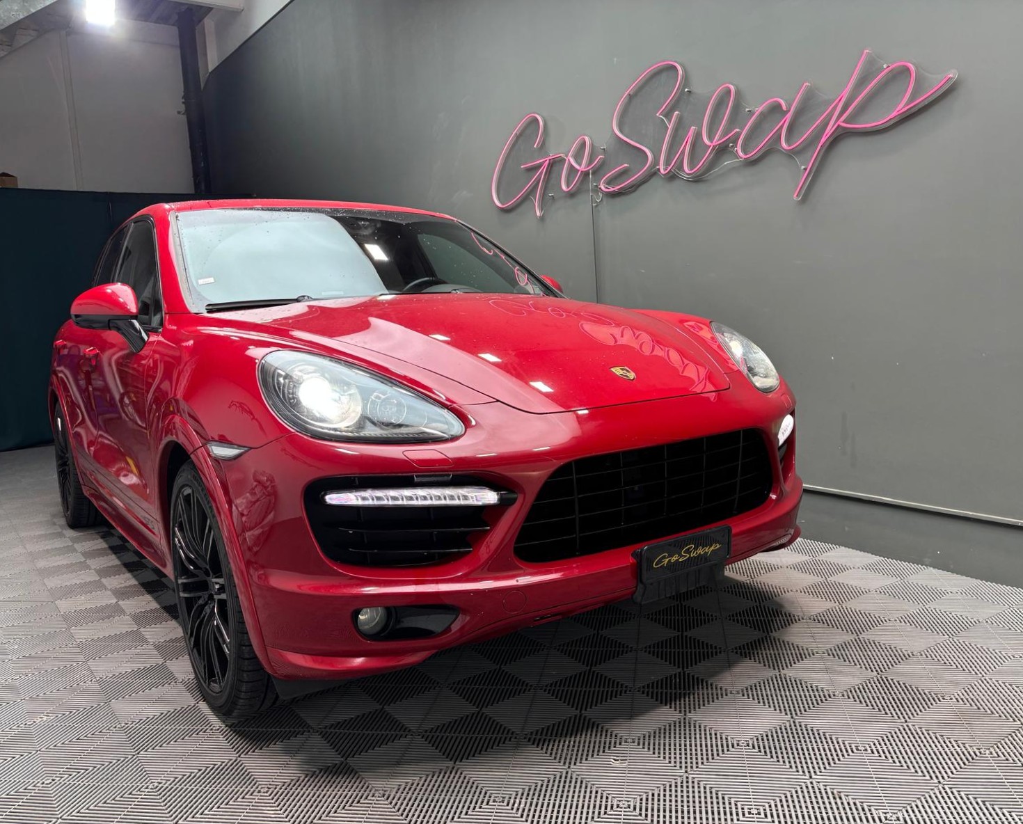 PORSCHE Cayenne GTS-image-1