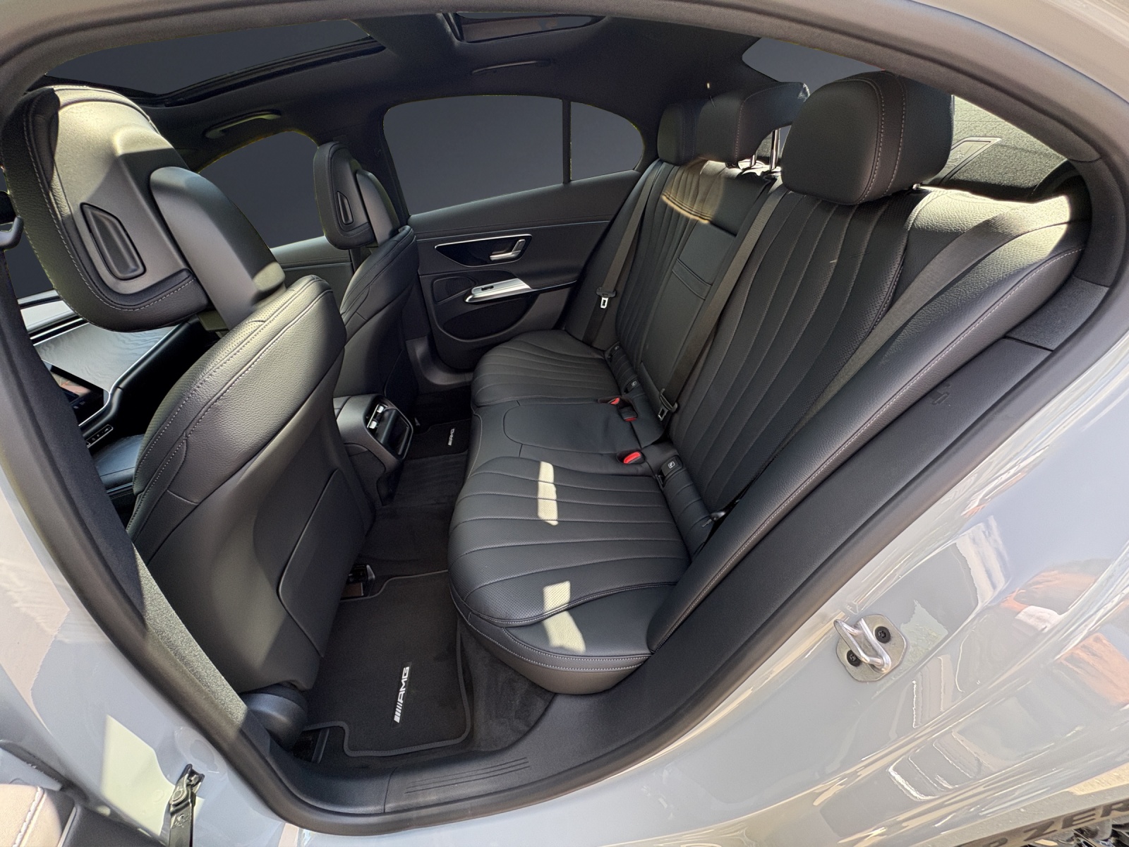 MERCEDES-BENZ E 220 d 4Matic 9G-Tronic-image-16