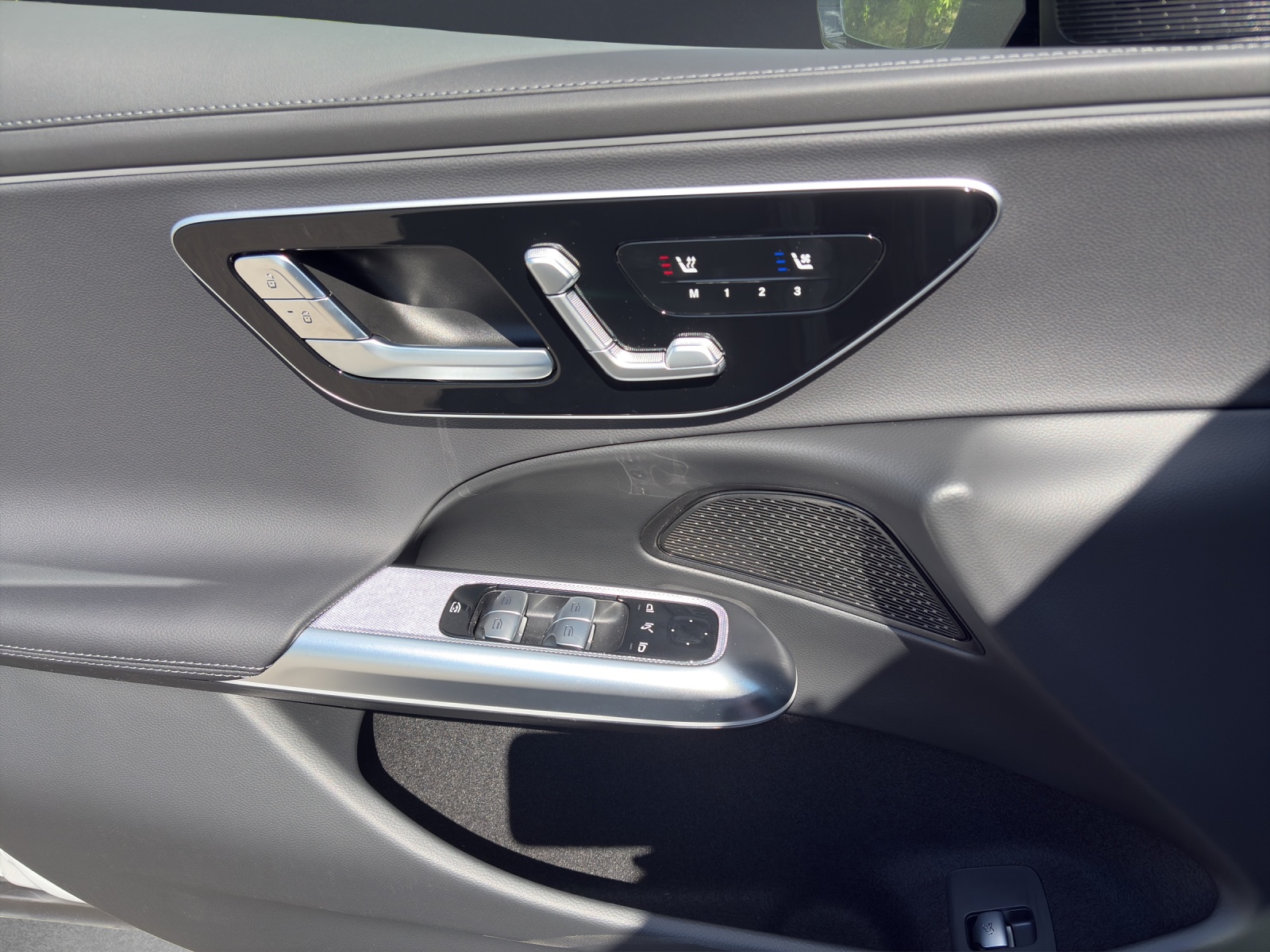 MERCEDES-BENZ E 220 d 4Matic 9G-Tronic-image-12