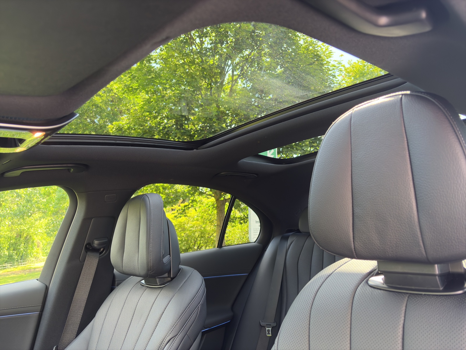 MERCEDES-BENZ E 220 d 4Matic 9G-Tronic-image-11