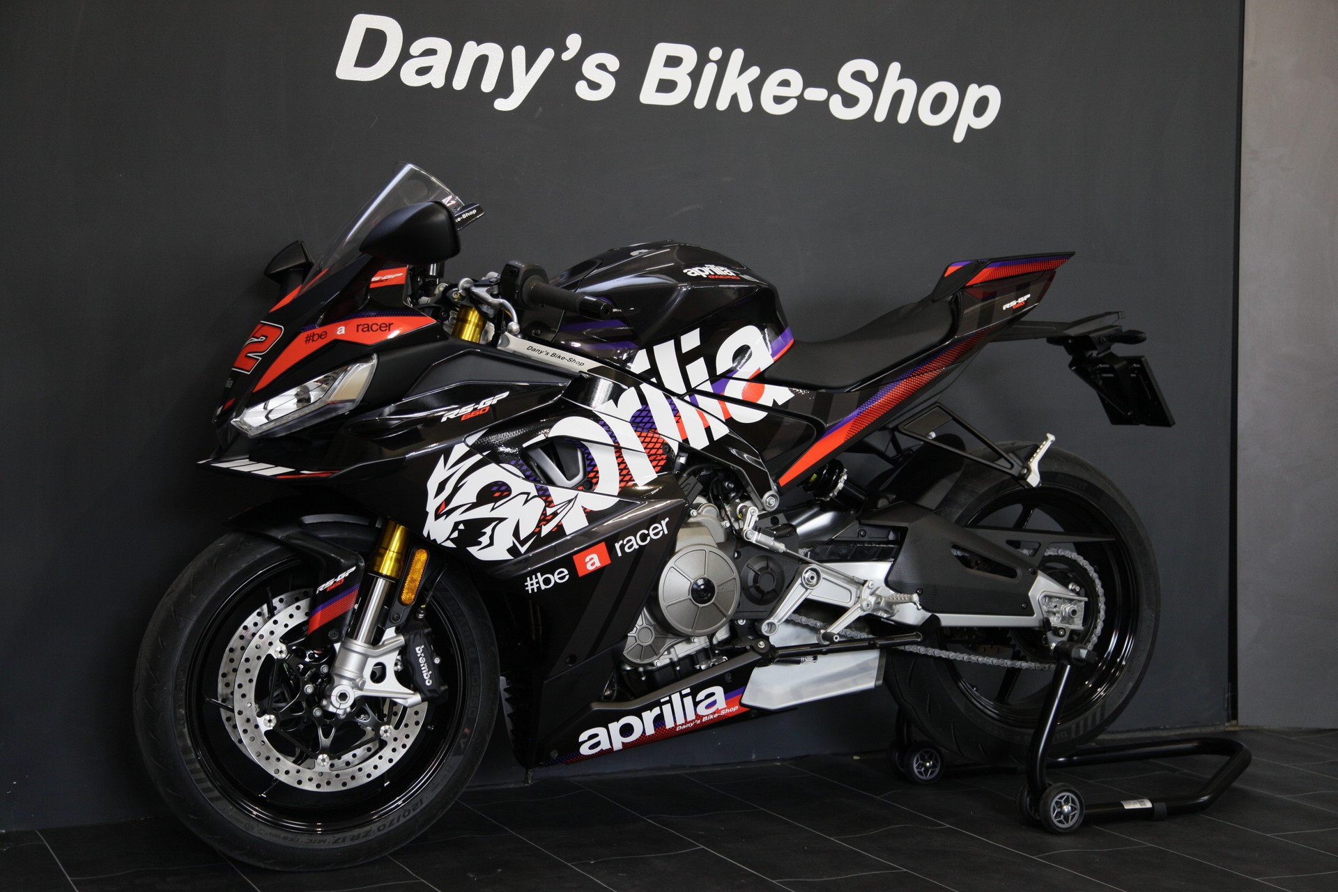 APRILIA RS GP 660 Bezzechi black Rims E5+ (35kW)-showroom-element-1