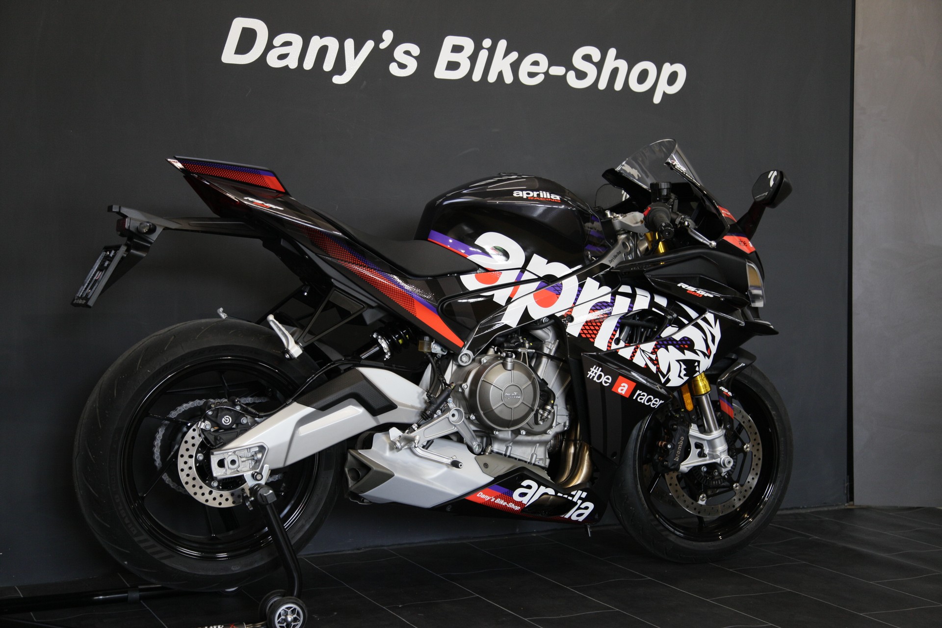 APRILIA RS GP 660 Bezzechi black Rims E5+ (35kW)-showroom-element-3