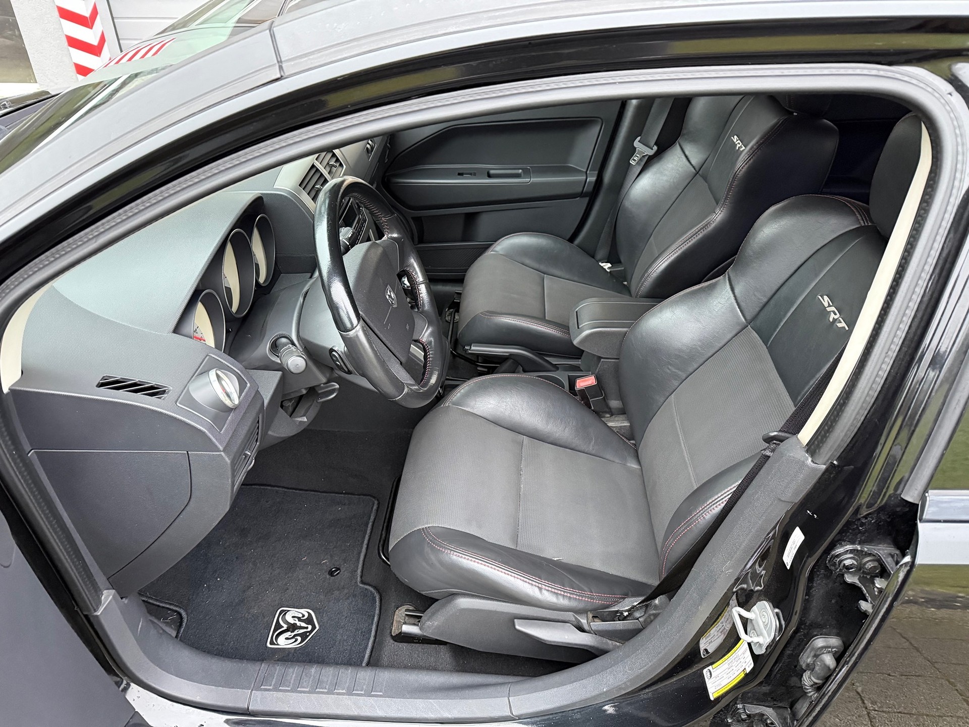 DODGE Caliber 2.4 SRT4-image-10