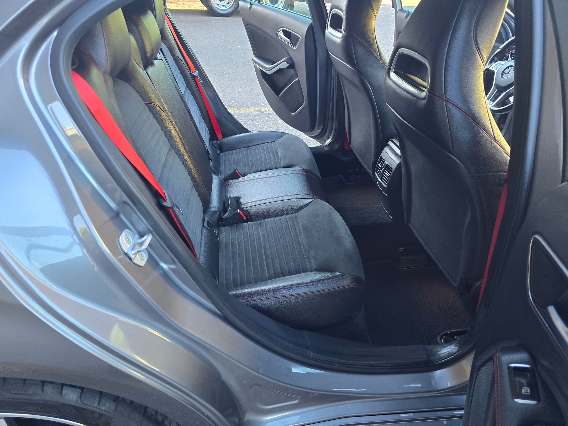 MERCEDES-BENZ A 250 Sport 4Matic AMG Line 7G-DCT-image-14