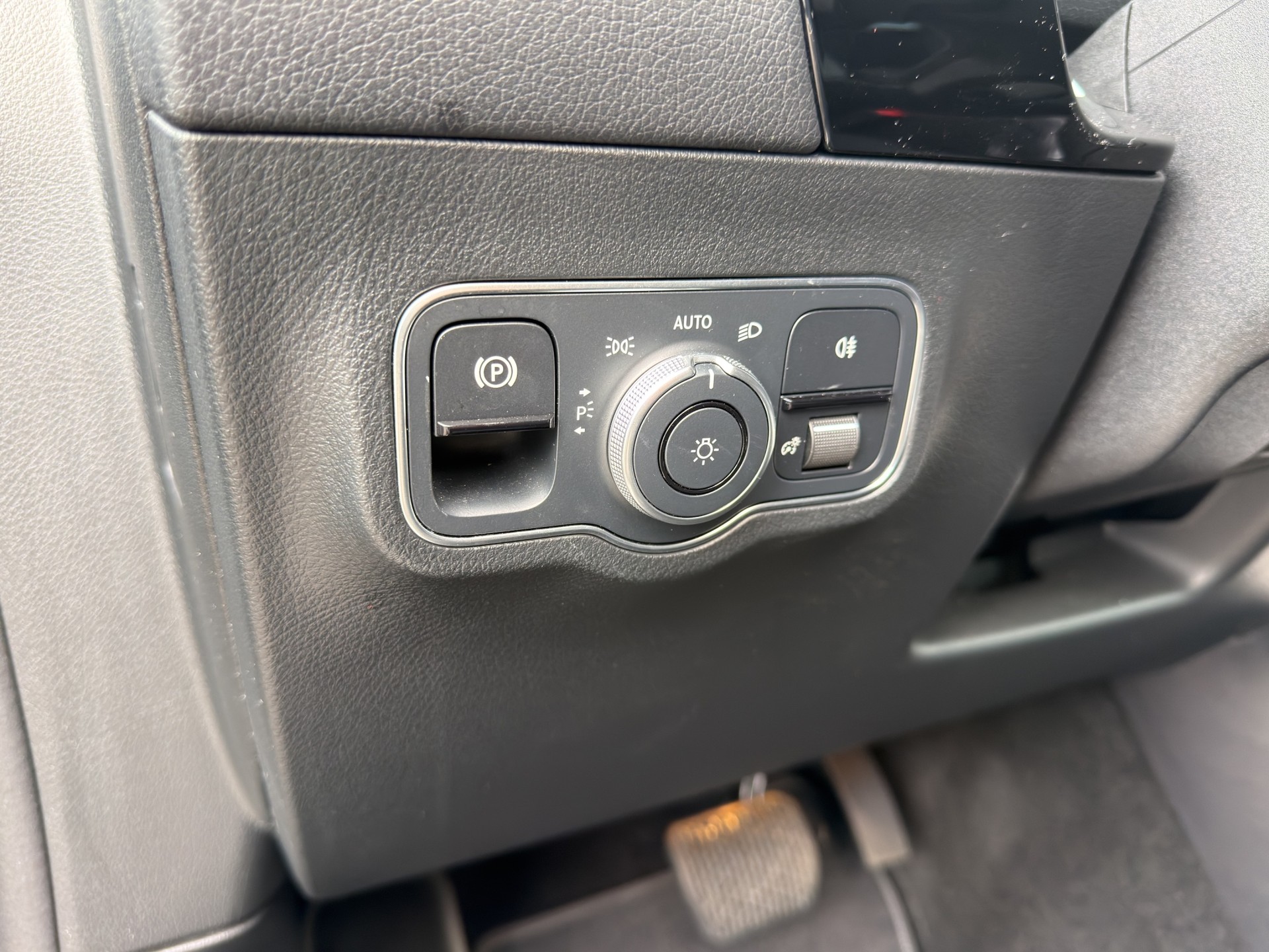 MERCEDES-BENZ B 200 Progressive-image-19