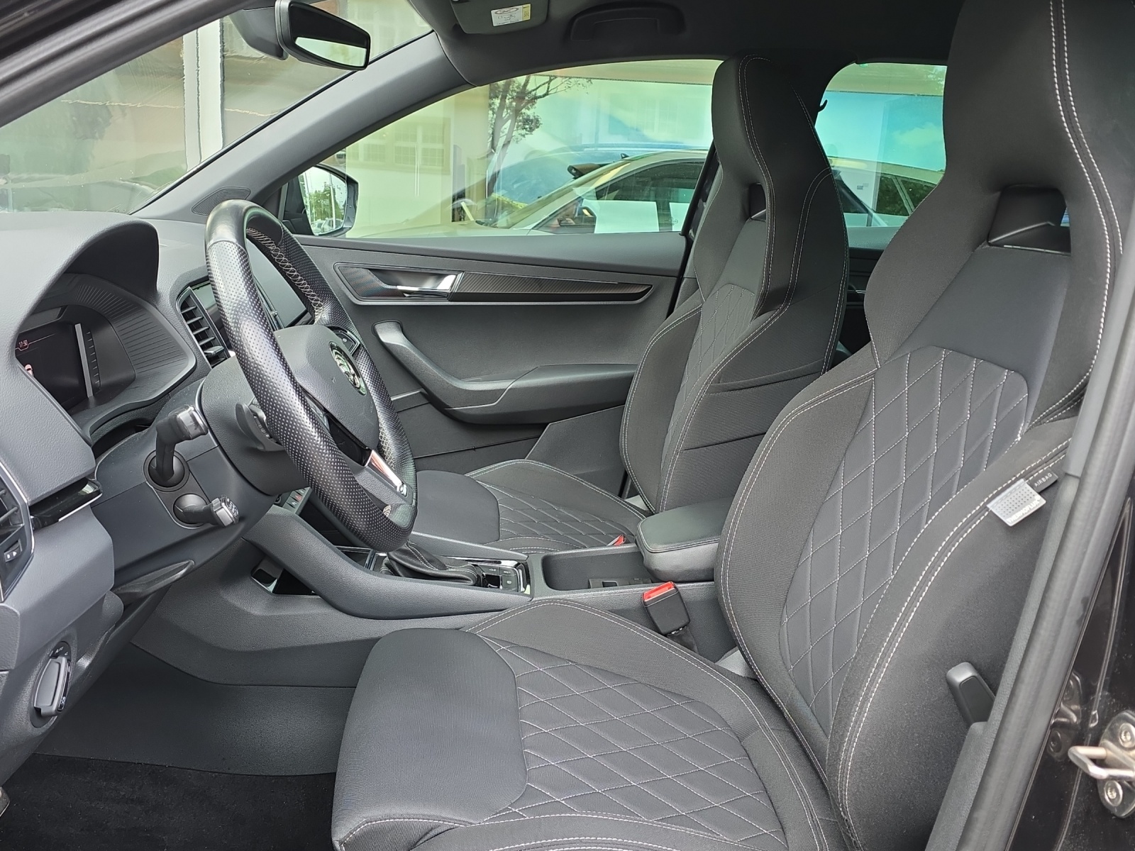 SKODA Karoq 2.0 TSI SportLine 4x4 DSG-image-5