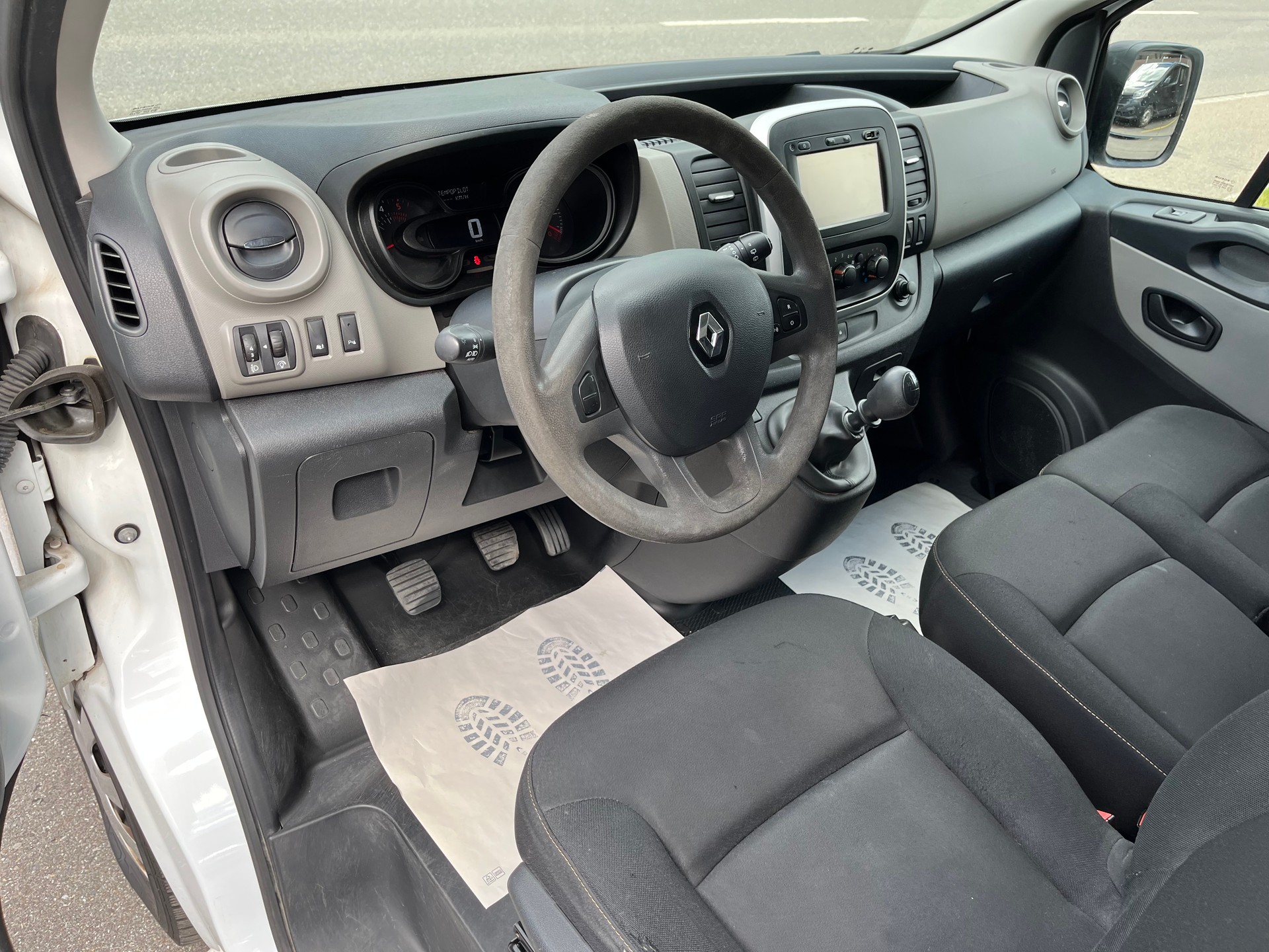 RENAULT Trafic 1.6 dCi 120 2.9t Business L2H1 / Frisch ab MFK / Ab Service / 8-fach bereift / Langversion-image-9