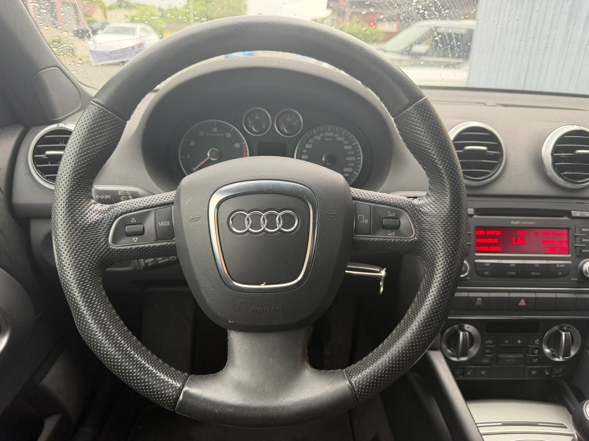 AUDI A3 Cabriolet 1.8 TFSI Ambition-image-6