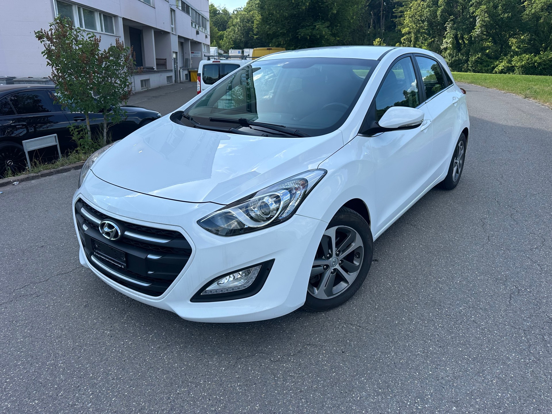 HYUNDAI i30 1.6 CRDi Plena Automatic-image-2