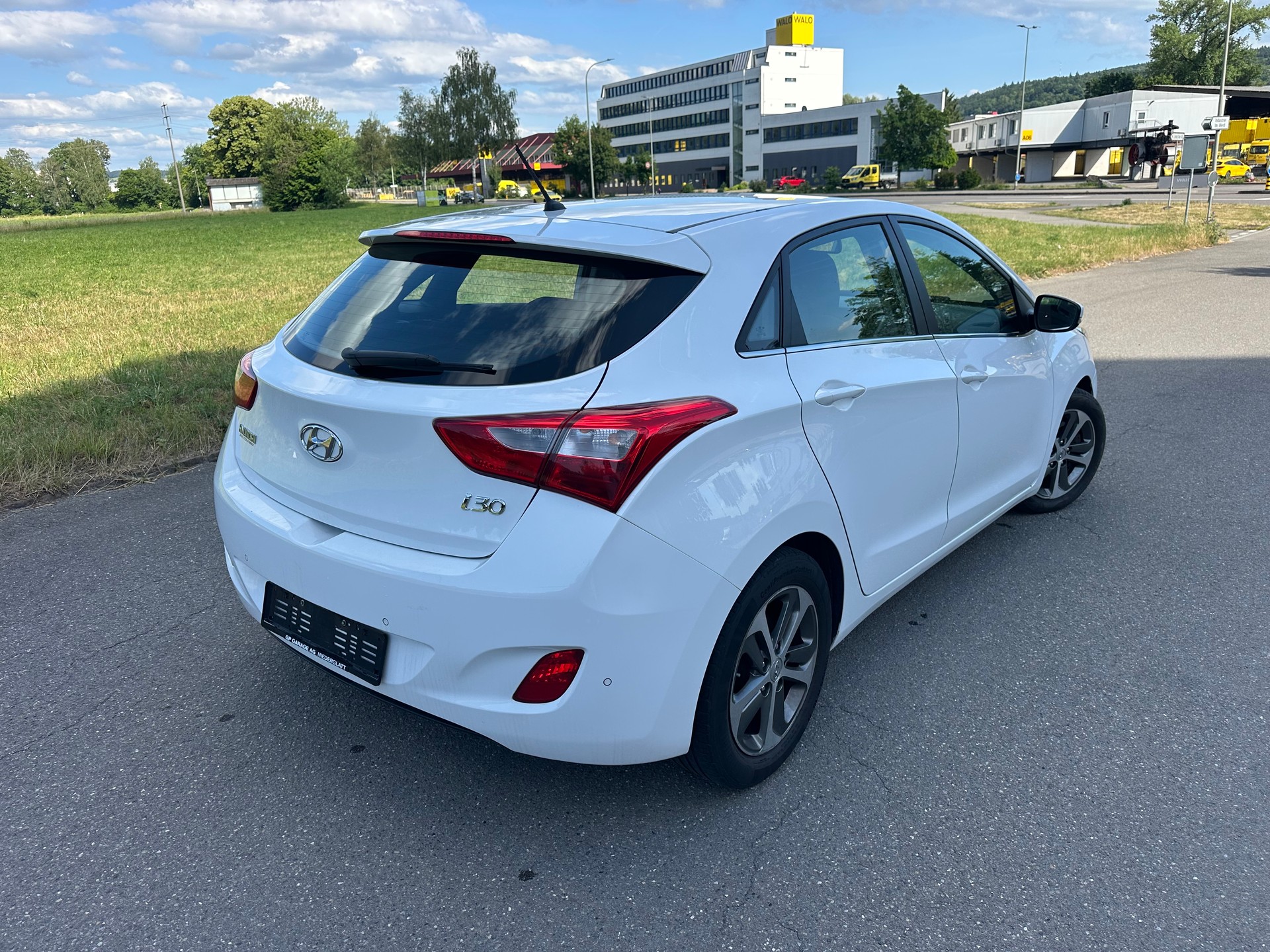 HYUNDAI i30 1.6 CRDi Plena Automatic-image-3