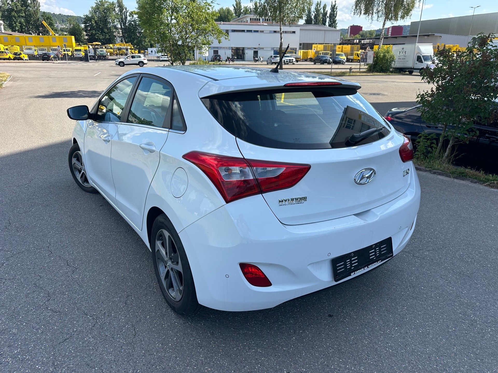 HYUNDAI i30 1.6 CRDi Plena Automatic-image-1