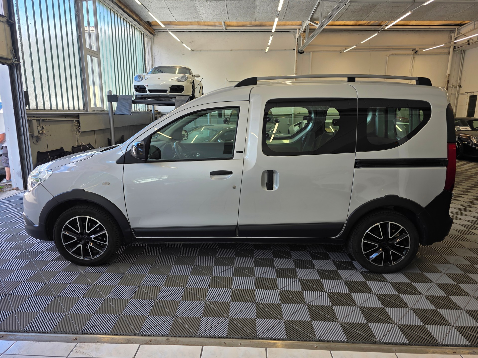 DACIA Dokker 1.6 16V Stepway-image-2
