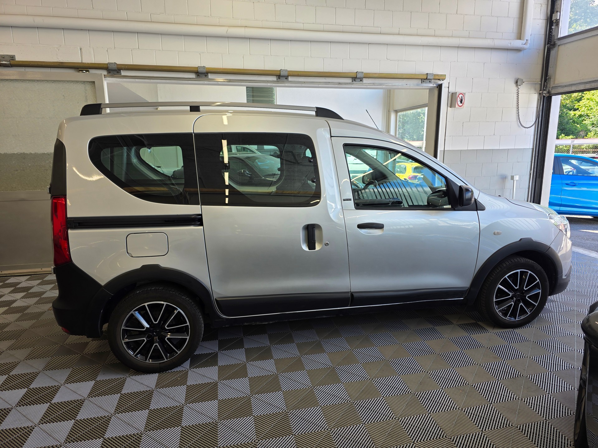 DACIA Dokker 1.6 16V Stepway-image-3