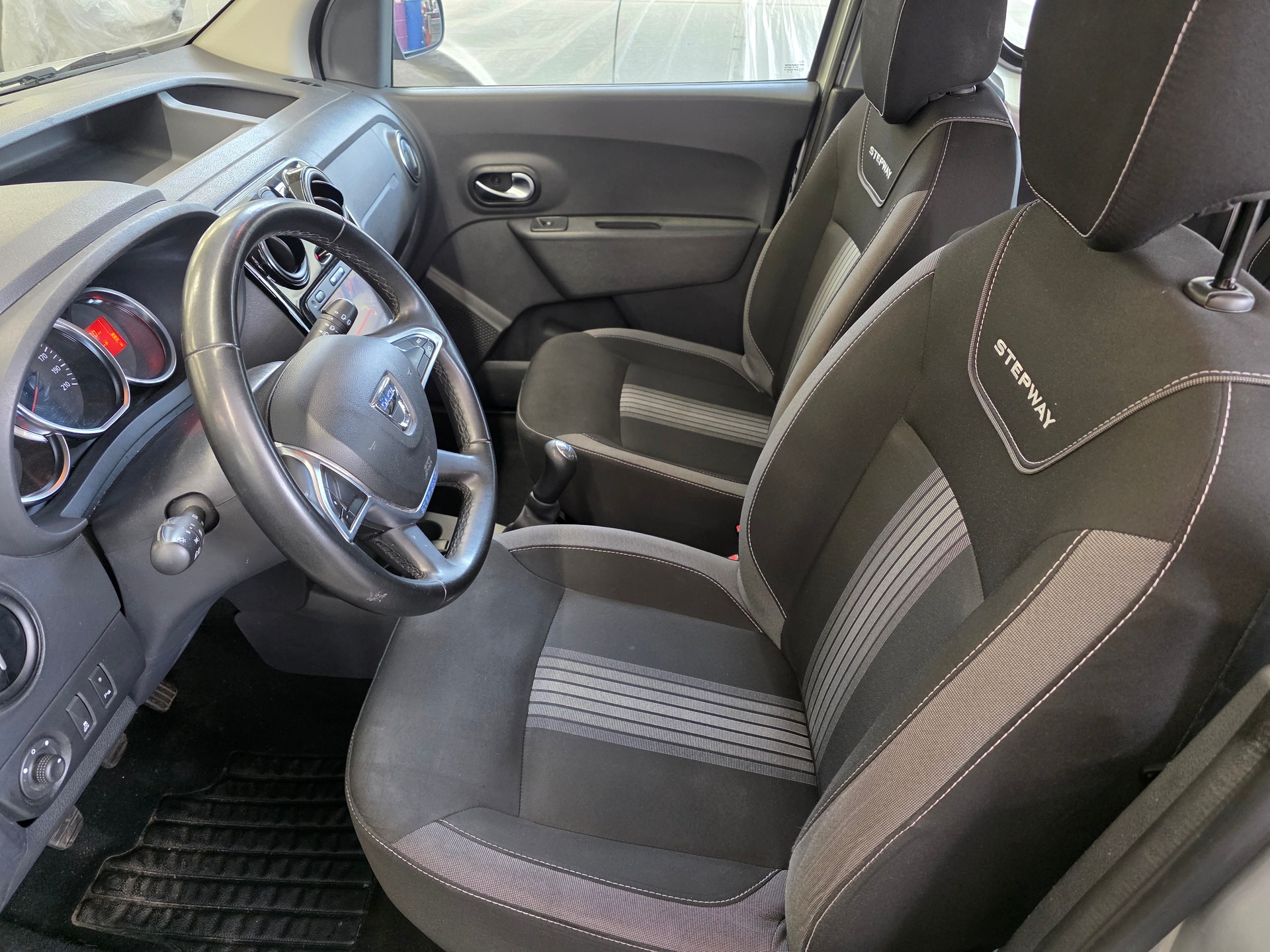 DACIA Dokker 1.6 16V Stepway-image-7