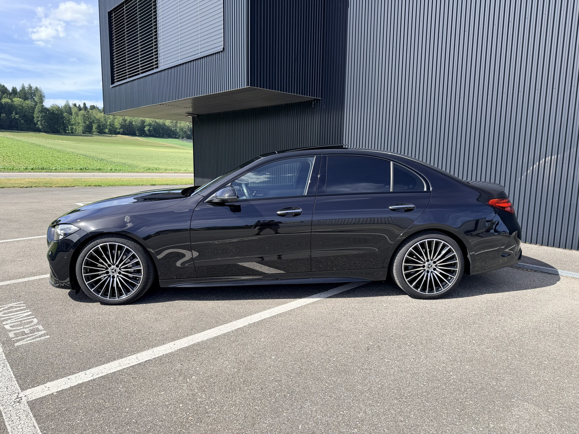 MERCEDES-BENZ C 300 AMG Line 4matic-image-2