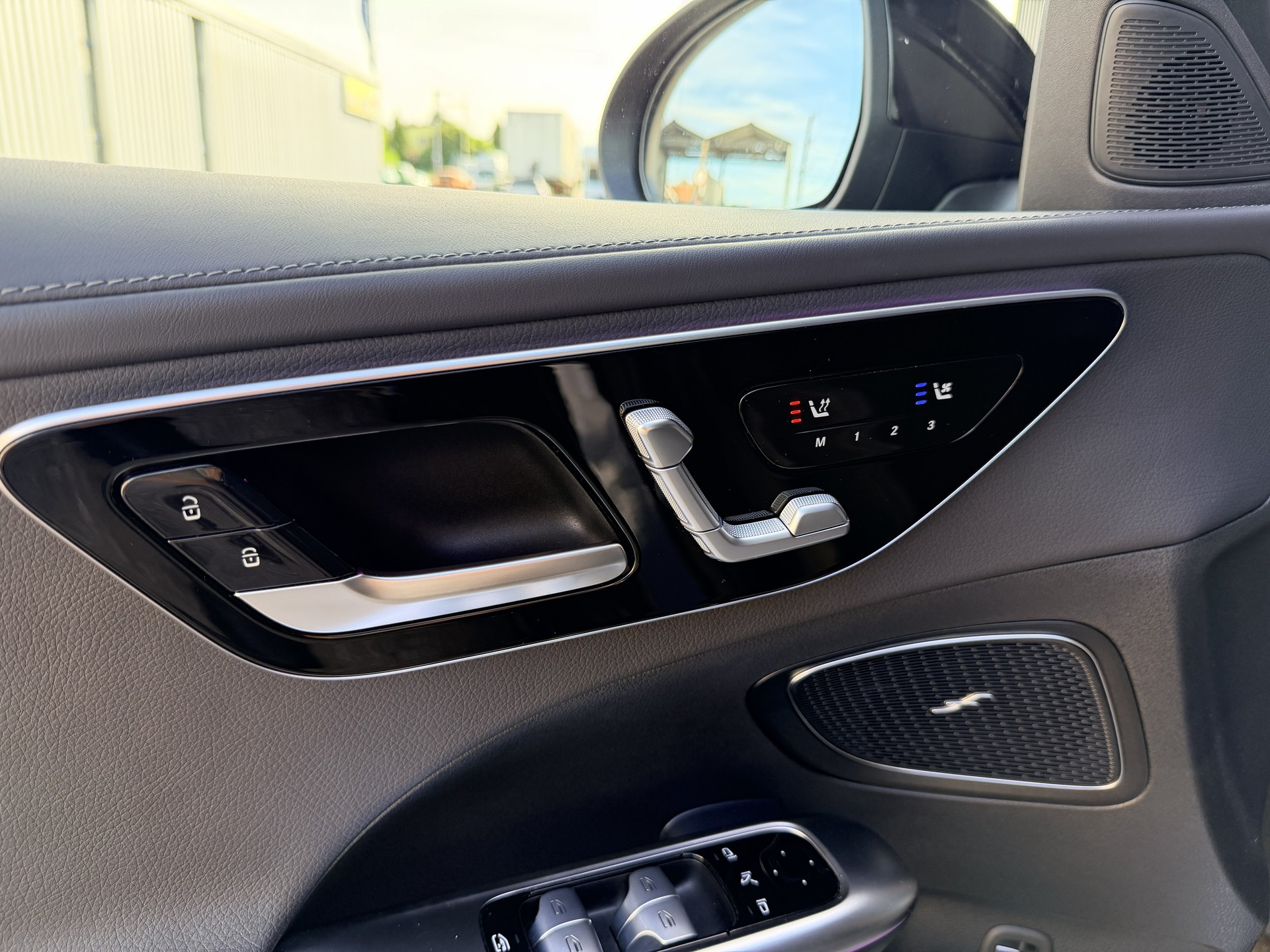 MERCEDES-BENZ C 300 AMG Line 4matic-image-4