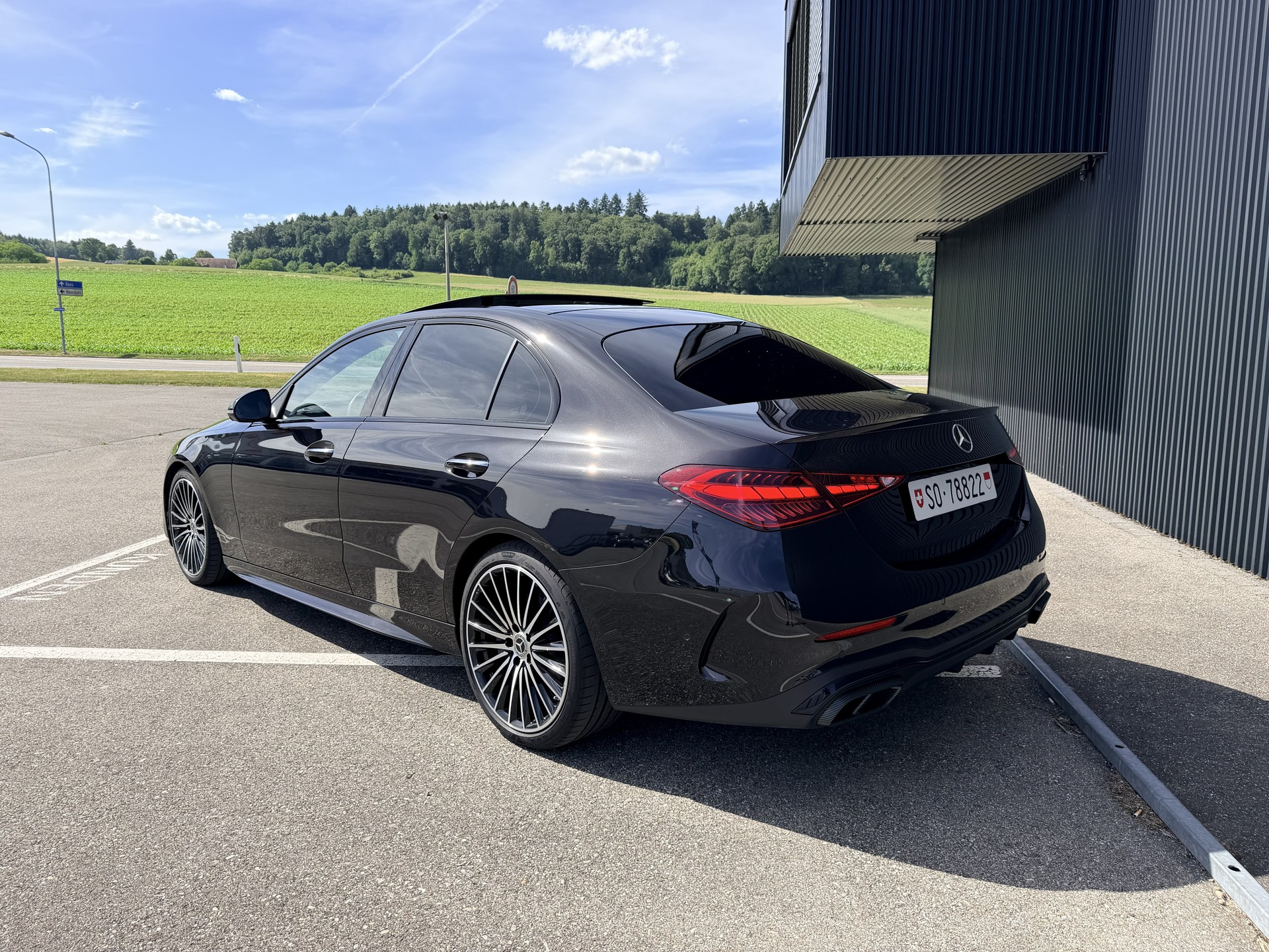 MERCEDES-BENZ C 300 AMG Line 4matic-image-1