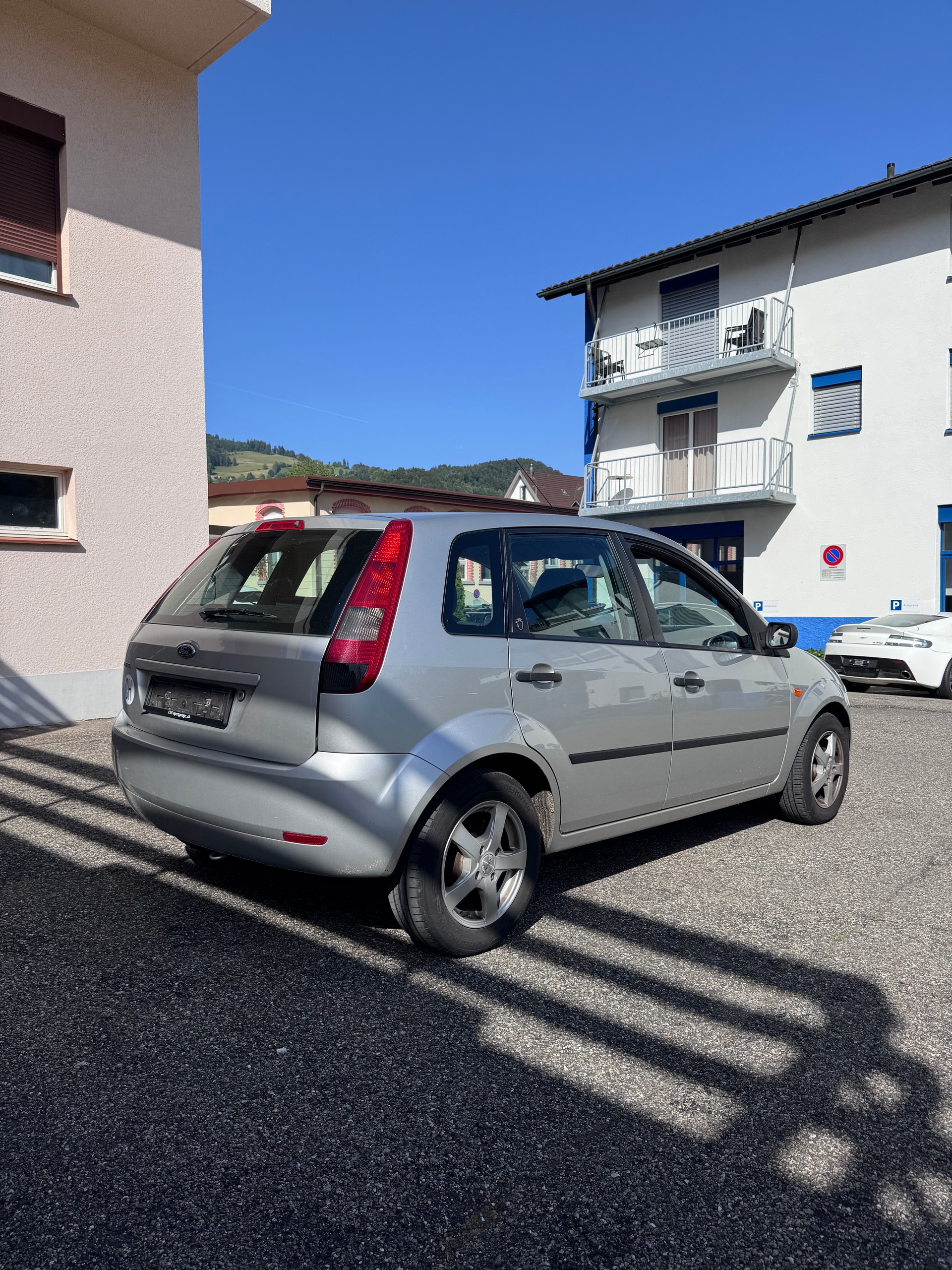 FORD Fiesta 1.6 16V Trend-image-2