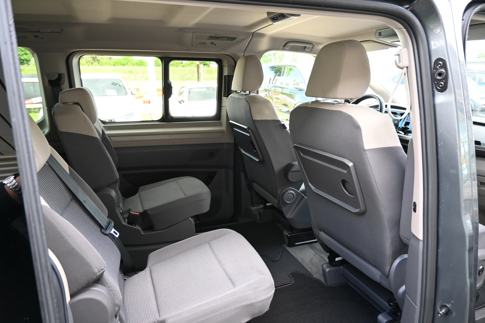 VW Multivan 2.0 TDI DSG Lang 7-Plätzer + AHK 2000kg + Standheizung-image-18