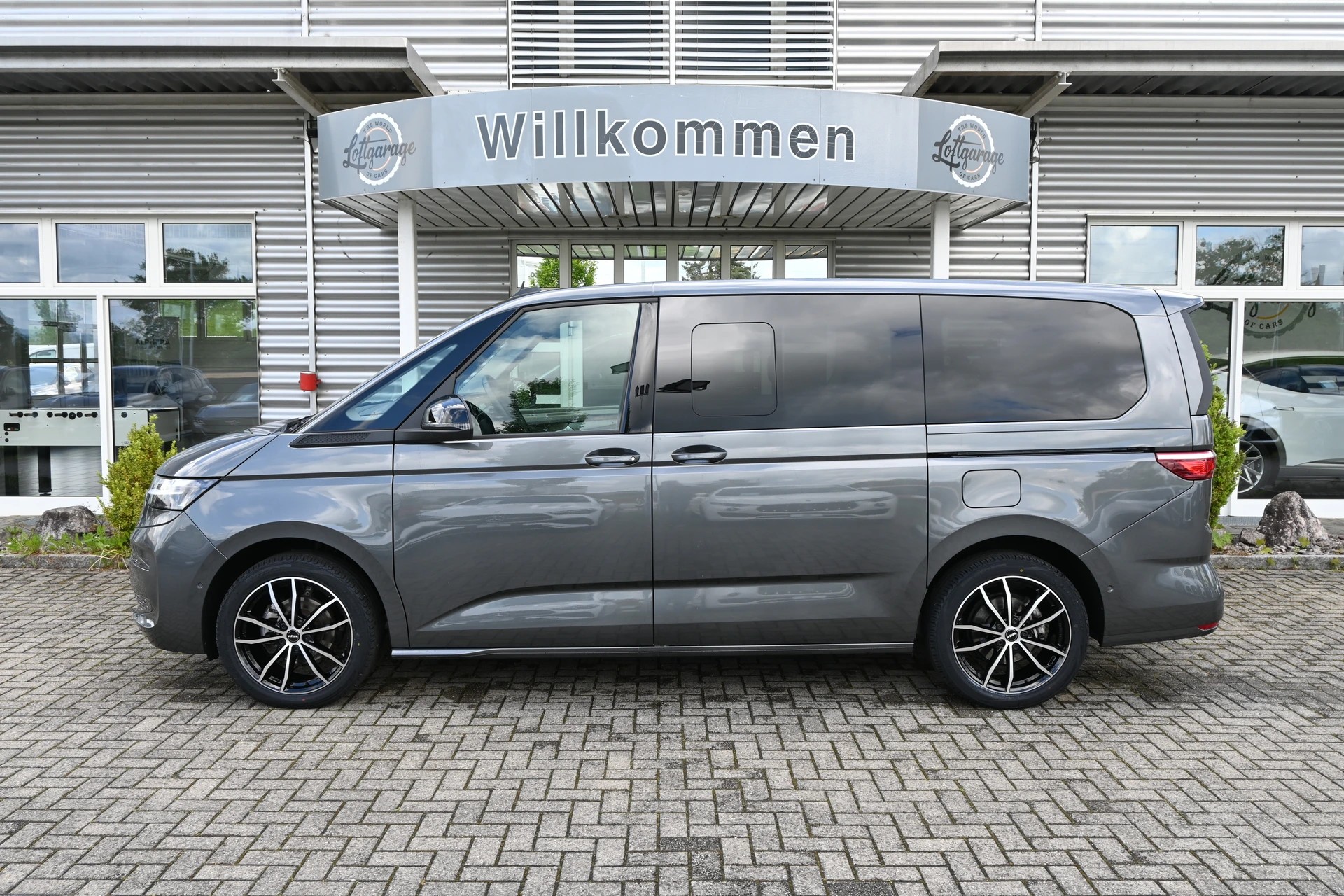VW Multivan 2.0 TDI DSG Lang 7-Plätzer + AHK 2000kg + Standheizung-image-5