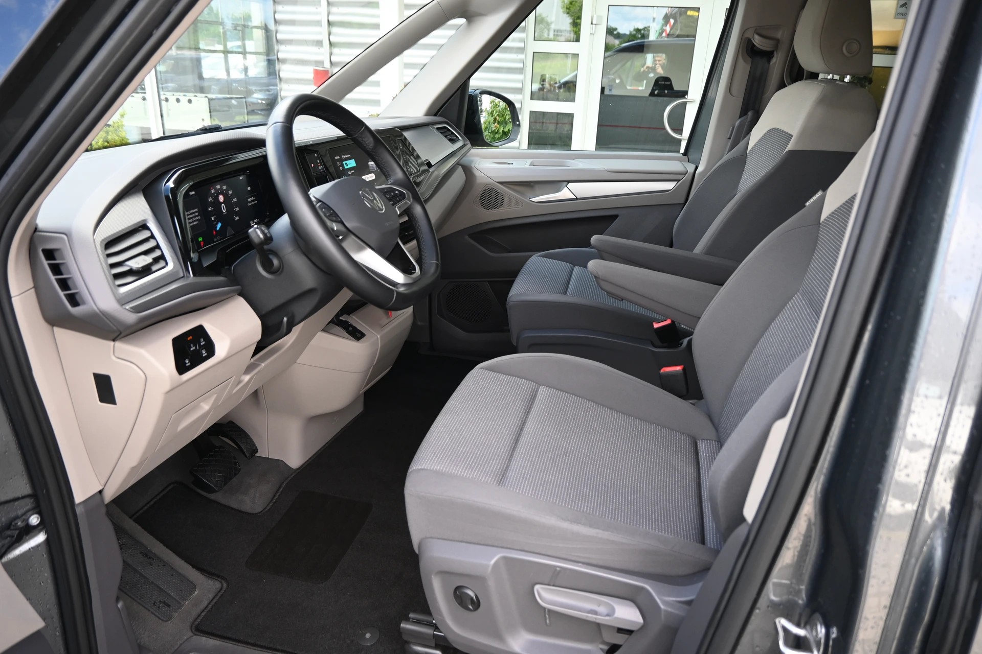 VW Multivan 2.0 TDI DSG Lang 7-Plätzer + AHK 2000kg + Standheizung-image-12